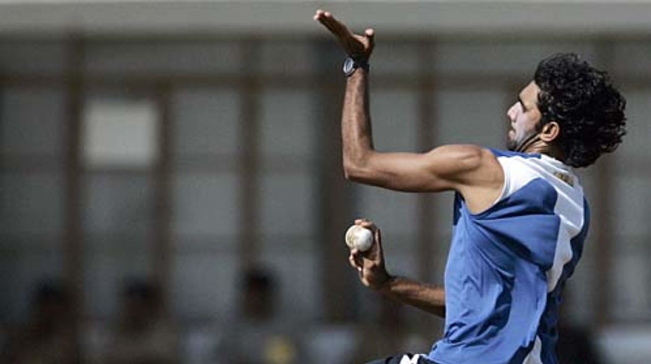 Munaf Patel roars up to the crease during a training session, Ahmedabad, October 25, 2006