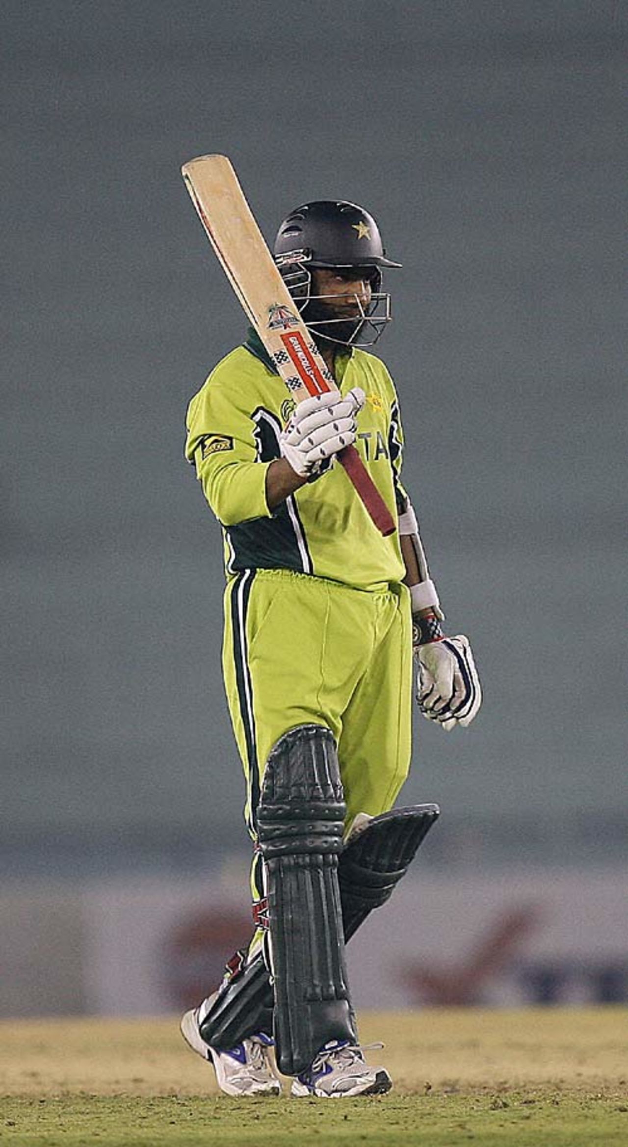 Mohammad Yousuf celebrates his fifty, New Zealand v Pakistan, 8th match, Mohali, Champions Trophy, October 25, 2006