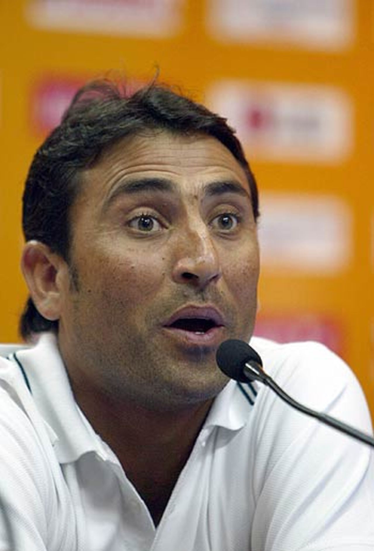 Younis Khan engages in a tête-à-tête with the media, PCA Stadium, Mohali, October 26, 2006