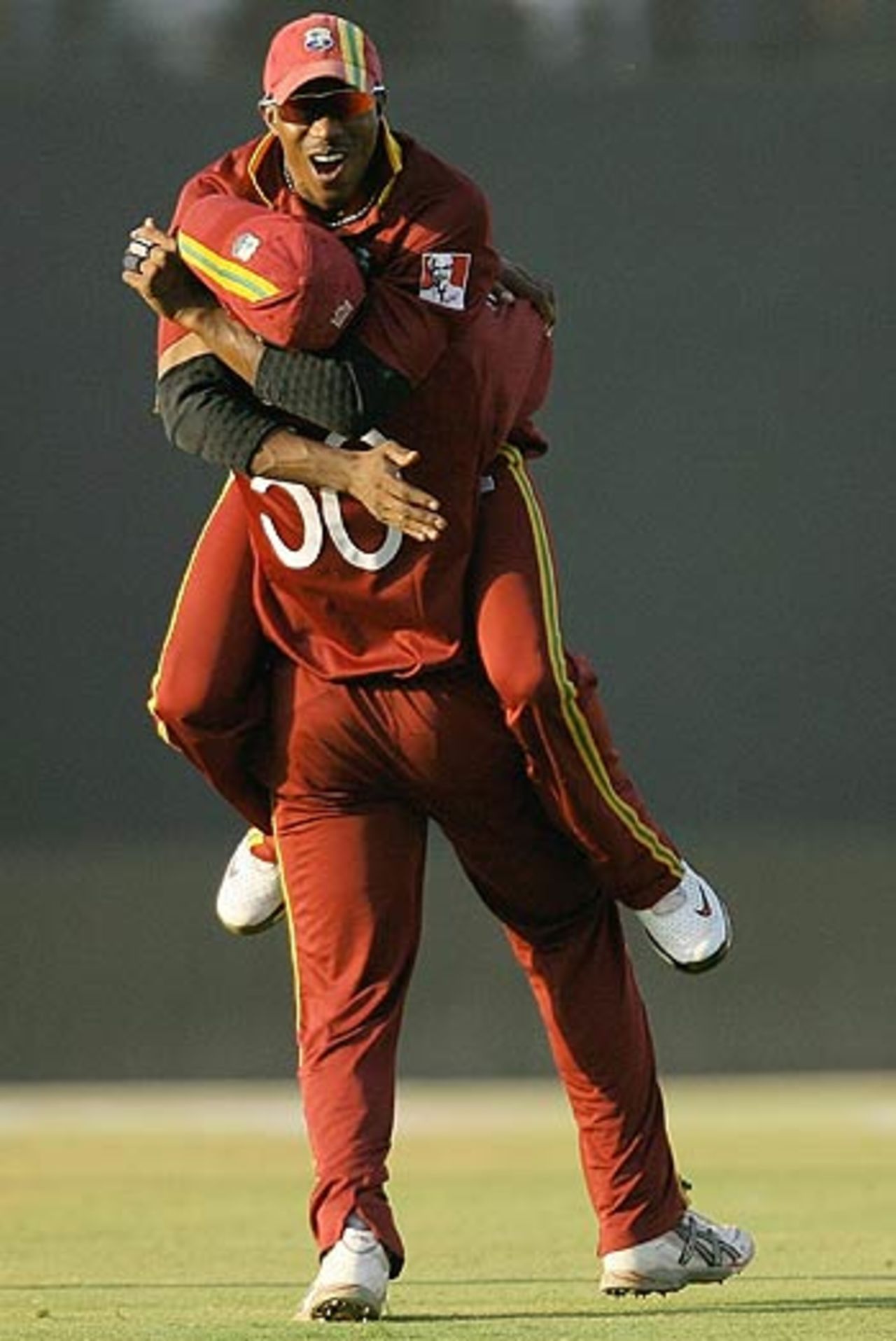 The two Dwaynes - Smith and Bravo, are overjoyed after Rahul Dravid's run out, 9th match, Champions Trophy, Ahmedabad, October 26, 2006