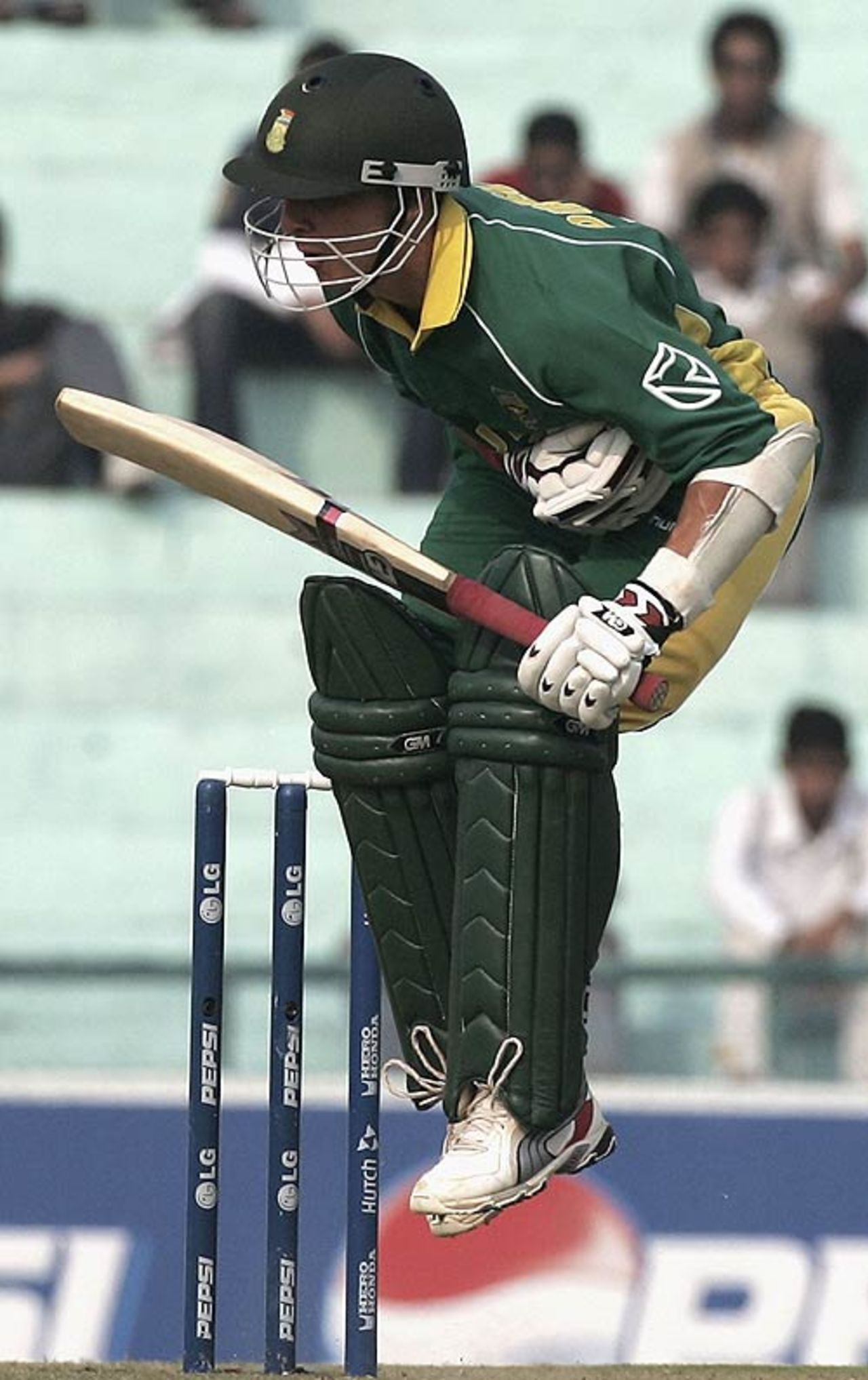 Boeta Dippenaar takes a blow to the rib cage, Pakistan v South Africa, Champions Trophy, 16th match, Mohali, October 27, 2006