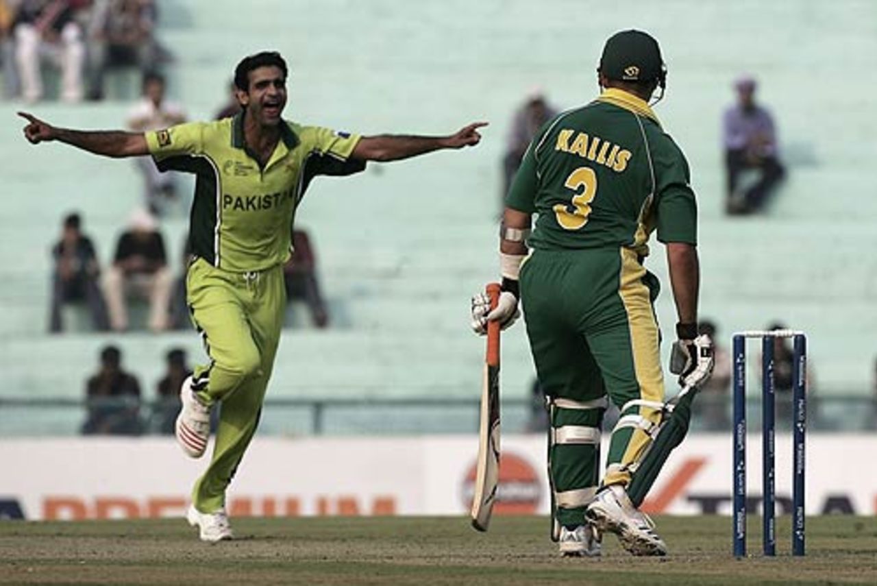 Rao Iftikhar Anjum celebrates the wicket of Jacques Kallis, Pakistan v South Africa, Champions Trophy, 16th match, Mohali, October 27, 2006