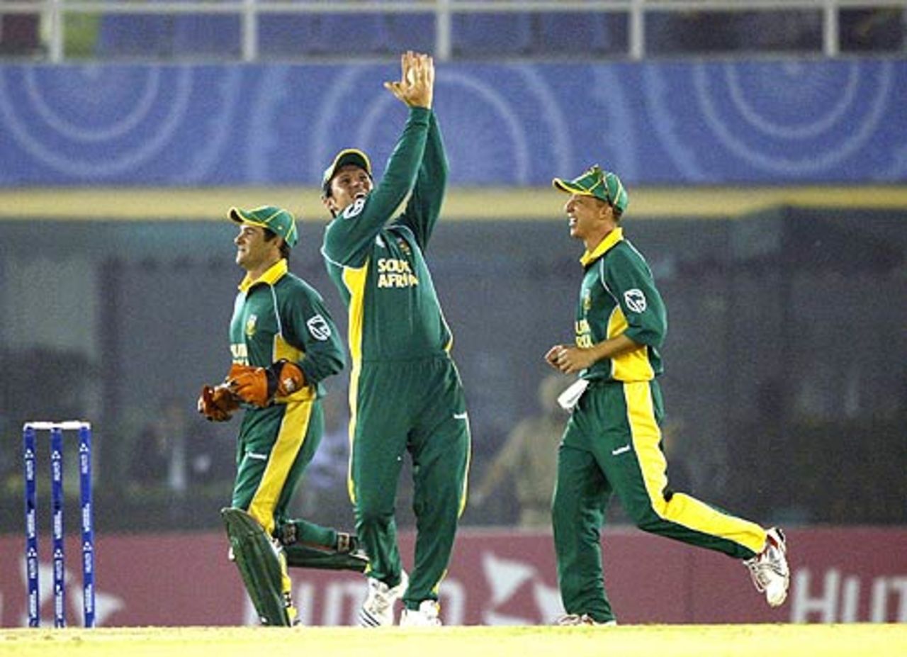 Graeme Smith celebrates after catching Mohammad Hafeez, Pakistan v South Africa, Champions Trophy, 16th match, Mohali, October 27, 2006