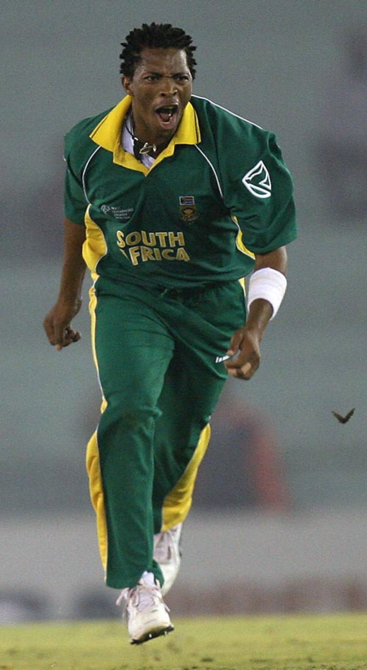 A fired-up Makhaya Ntini on his way to 5 for 21 from six overs, Pakistan v South Africa, Champions Trophy, October 27, 2006