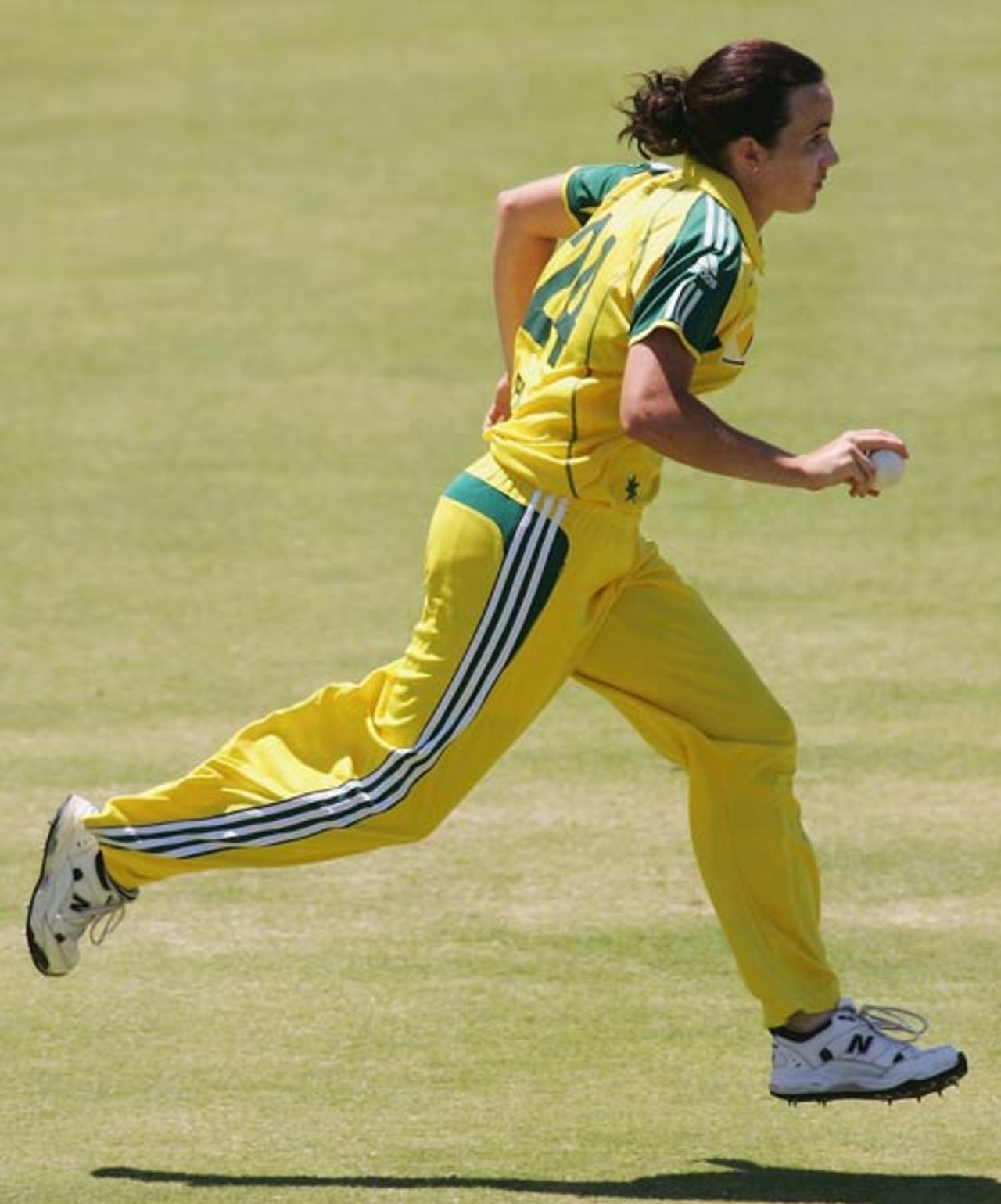 Kirsten Pike took four wickets to restrict New Zealand to 204, Australia v New Zealand, 5th women's ODI, Brisbane, October 28, 2006