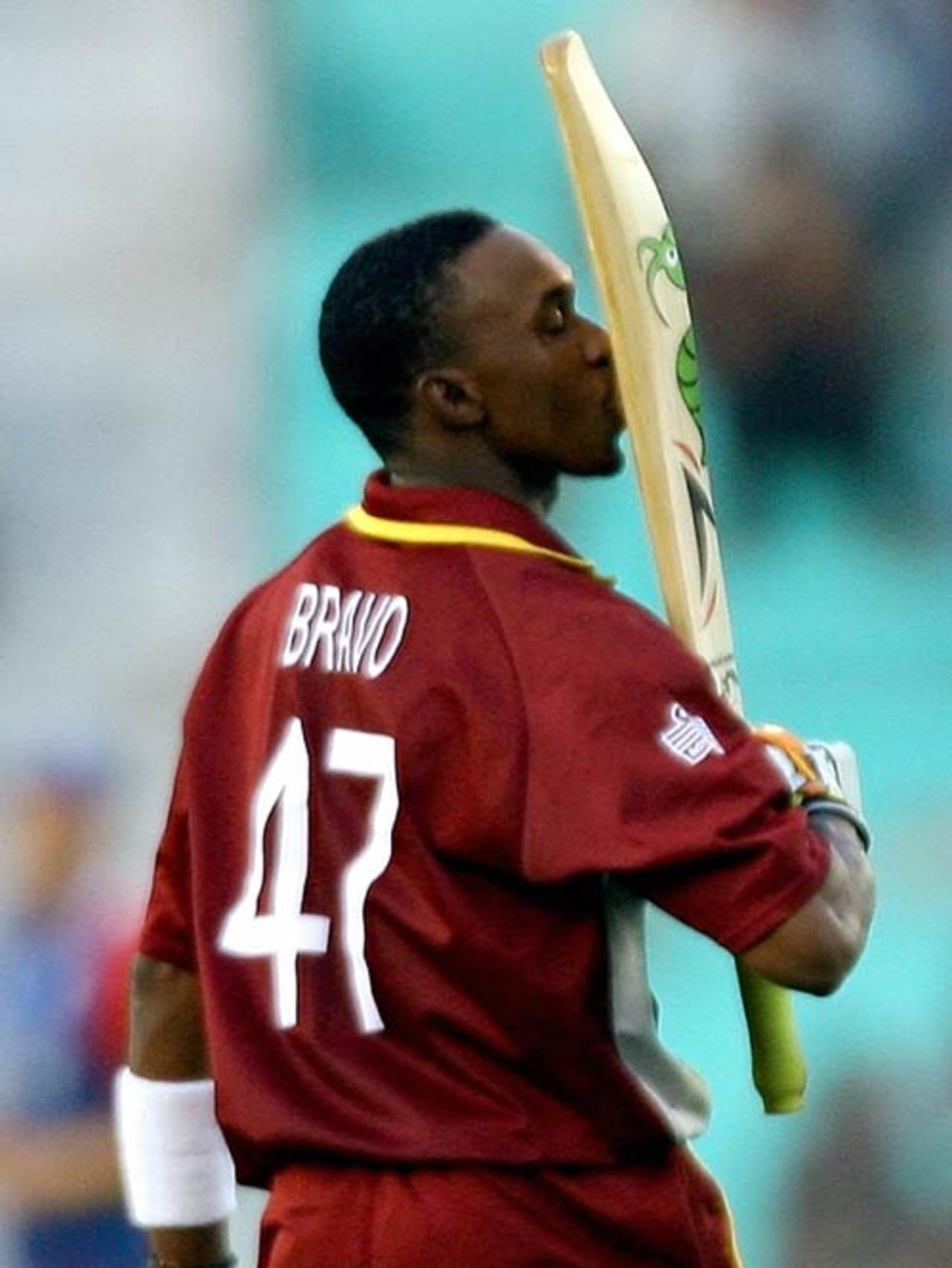 'You may now kiss the bat' Dwayne Bravo weds his lucky willow, England v West Indies, 17th match, Champions Trophy, Ahmedabad, October 28, 2006