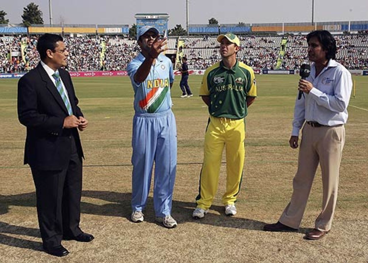 Rahul Dravid and Ricky Ponting at the toss, India v Australia, 18th match, Champions Trophy, October 29, 2007