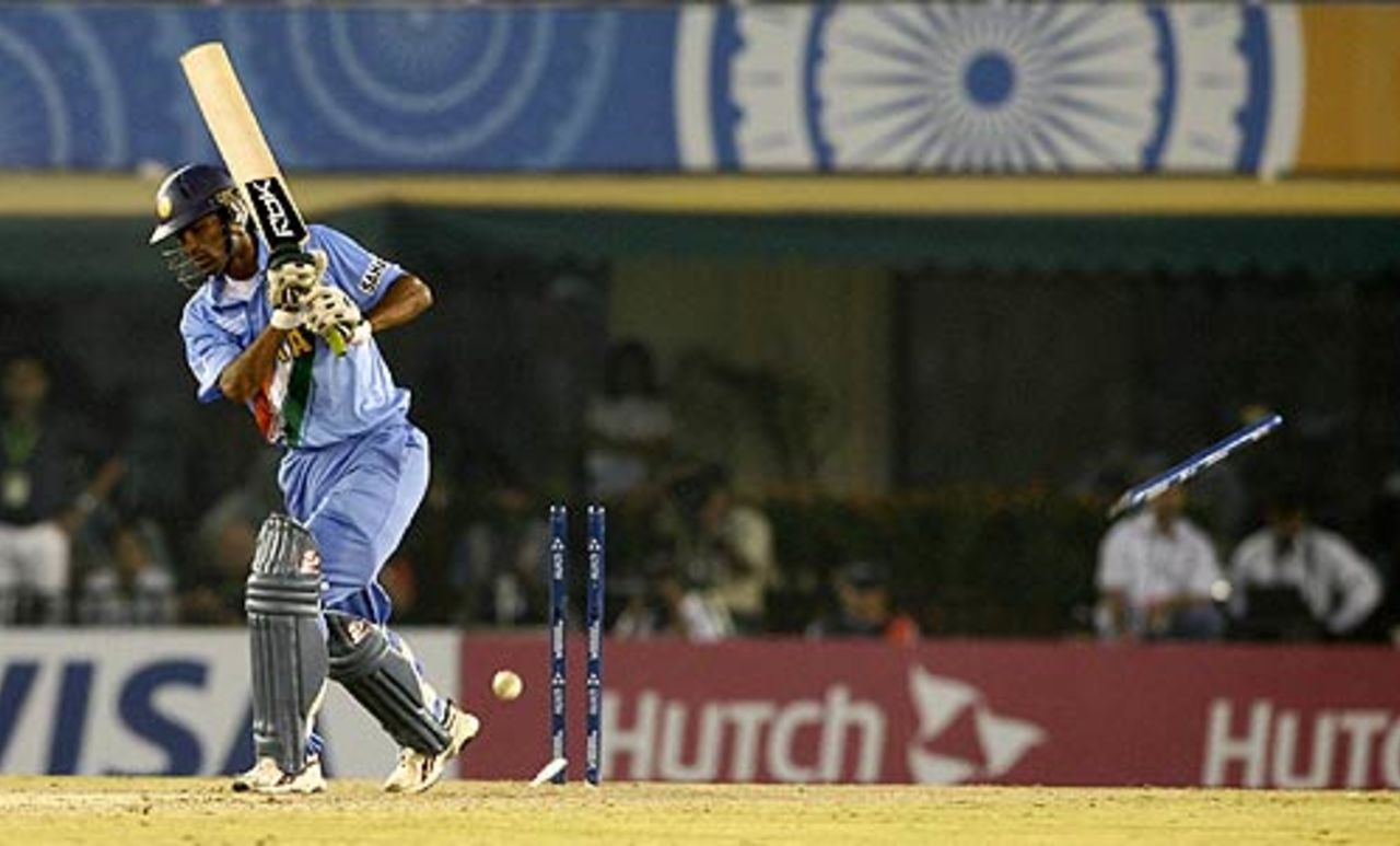 Mohammad Kaif's stump takes a walk, India v Australia, 18th match, Champions Trophy, October 29, 2007