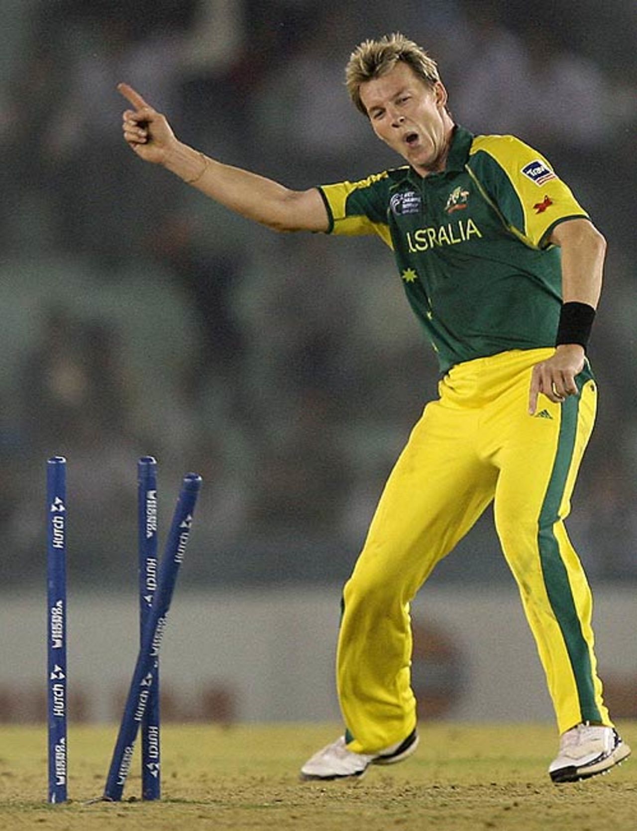 Brett Lee disturbs the woodwork , Australia v New Zealand, 1st semi-final, Champions Trophy, Mohali, November 1, 2006
