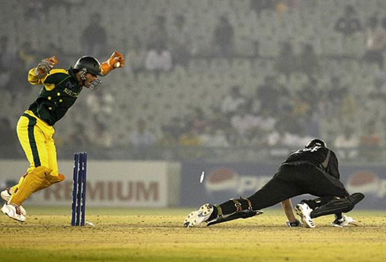 Adam Gilchrist catches Jacob Oram straying out of the crease, Australia v New Zealand, 1st semi-final, Champions Trophy, Mohali, November 1, 2006