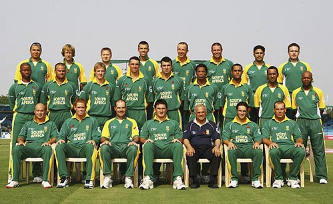 The South African contingent line up before the semi-final, South Africa v West Indies, Champions Trophy, Jaipur, November 2, 2006