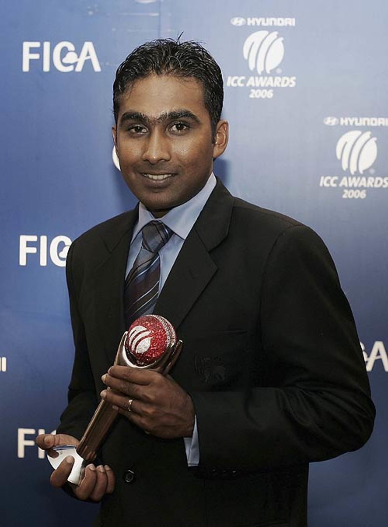 Mahela Jayawardene poses with the Captain of the Year trophy. He also won the Captain of the World ODI Team award at the ICC Awards in Mumbai, November 3, 2006