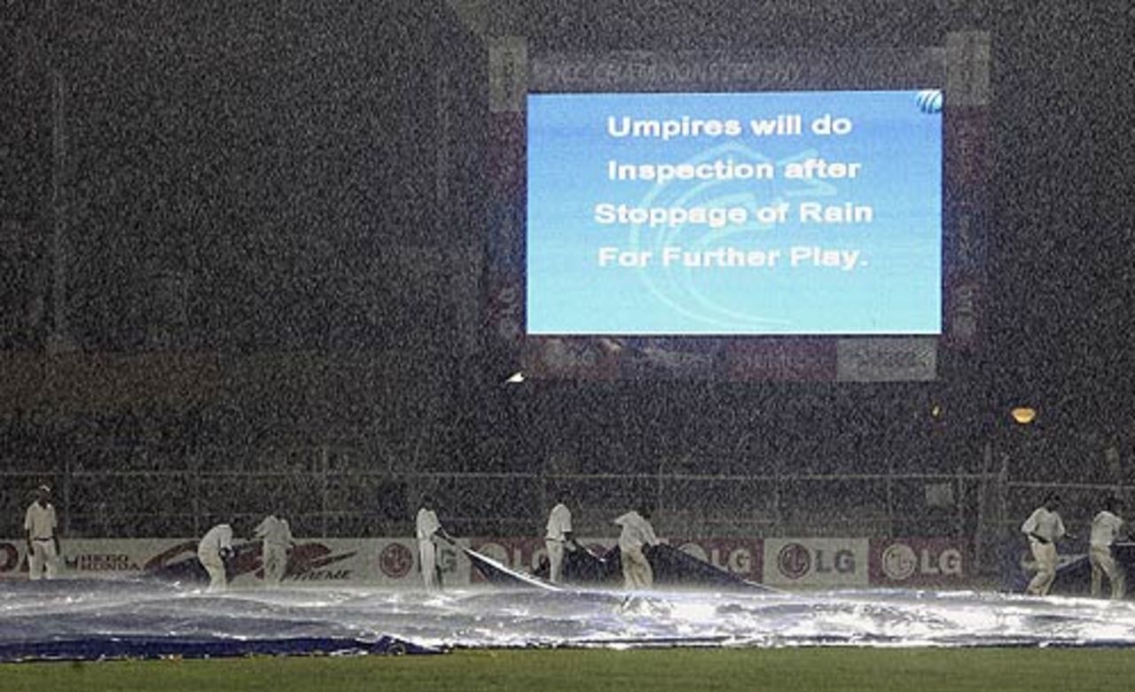 Ground staff get the covers into position as the rain pelts down, West Indies v Australia, Champions Trophy final, Mumbai, November 5, 2006
