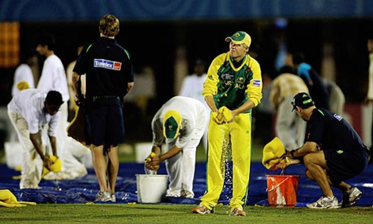 Dan Cullen helps reduce the water on the covers, West Indies v Australia, Champions Trophy final, Mumbai, November 5, 2006