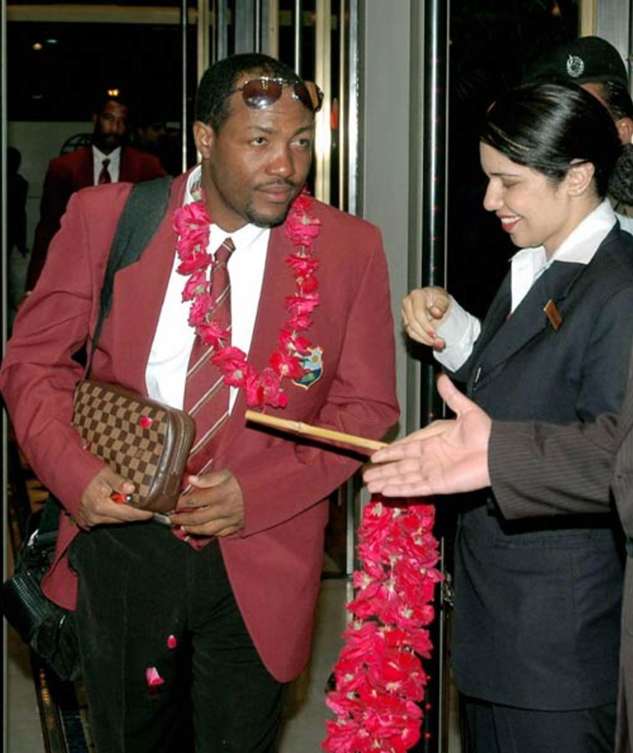 Brian Lara at the airport, Lahore, November 6 2006