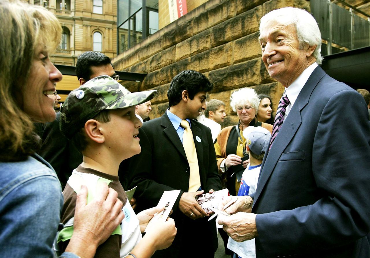 Richie Benaud signs autographs at the official launch of the Ashes series, Sydney, November 8, 2006