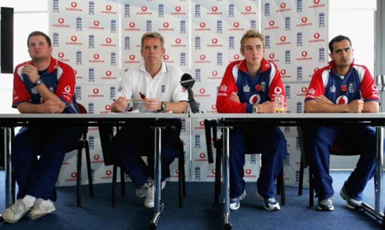 Rob Key, Peter Moores, Stuart Broad and Owais Shah face the media at the National Academy squad press conference, Loughborough, November 8, 2006