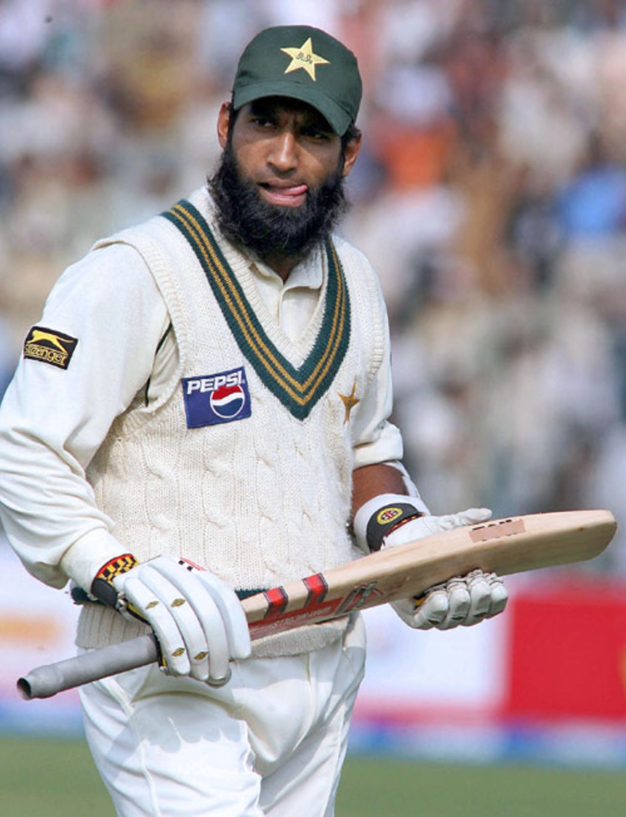 Mohammad Yousuf trudges off, Pakistan v West Indies, 1st Test, November 13, 2006