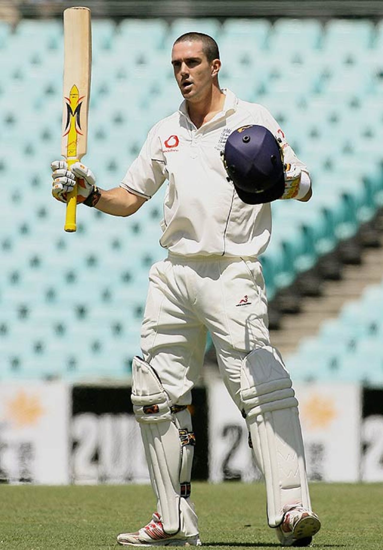 Kevin Pietersen acknowledges the crowds after reaching his century, New South Wales v England, Sydney, November 14, 2006