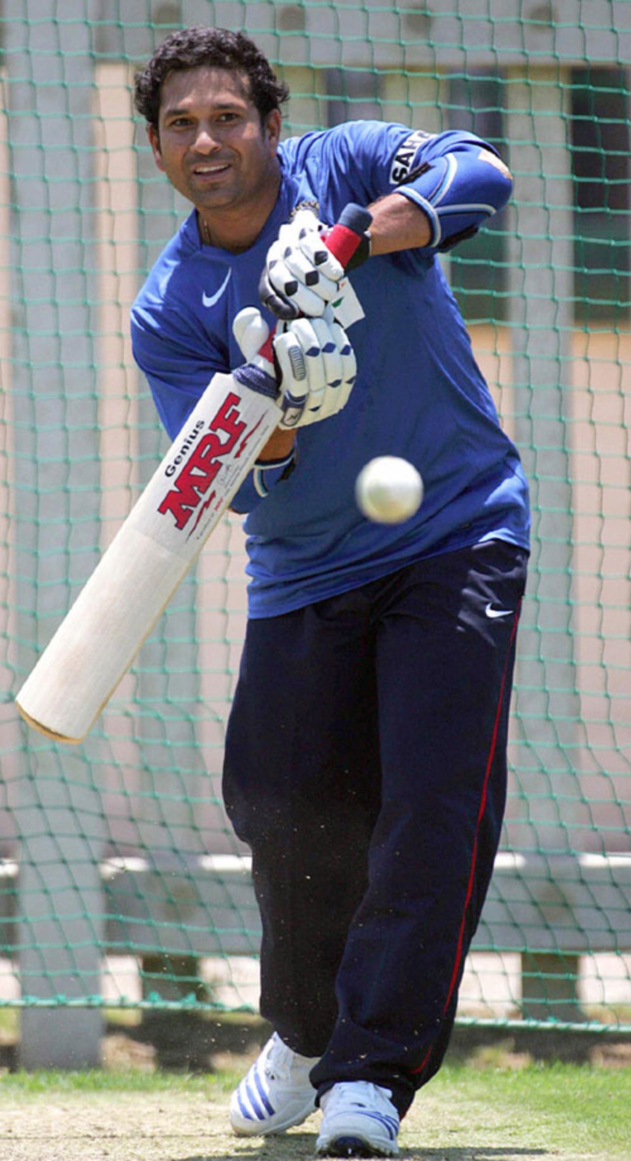 Sachin Tendulkar unwinds in the nets at Willowmoore Park, November 15, 2006