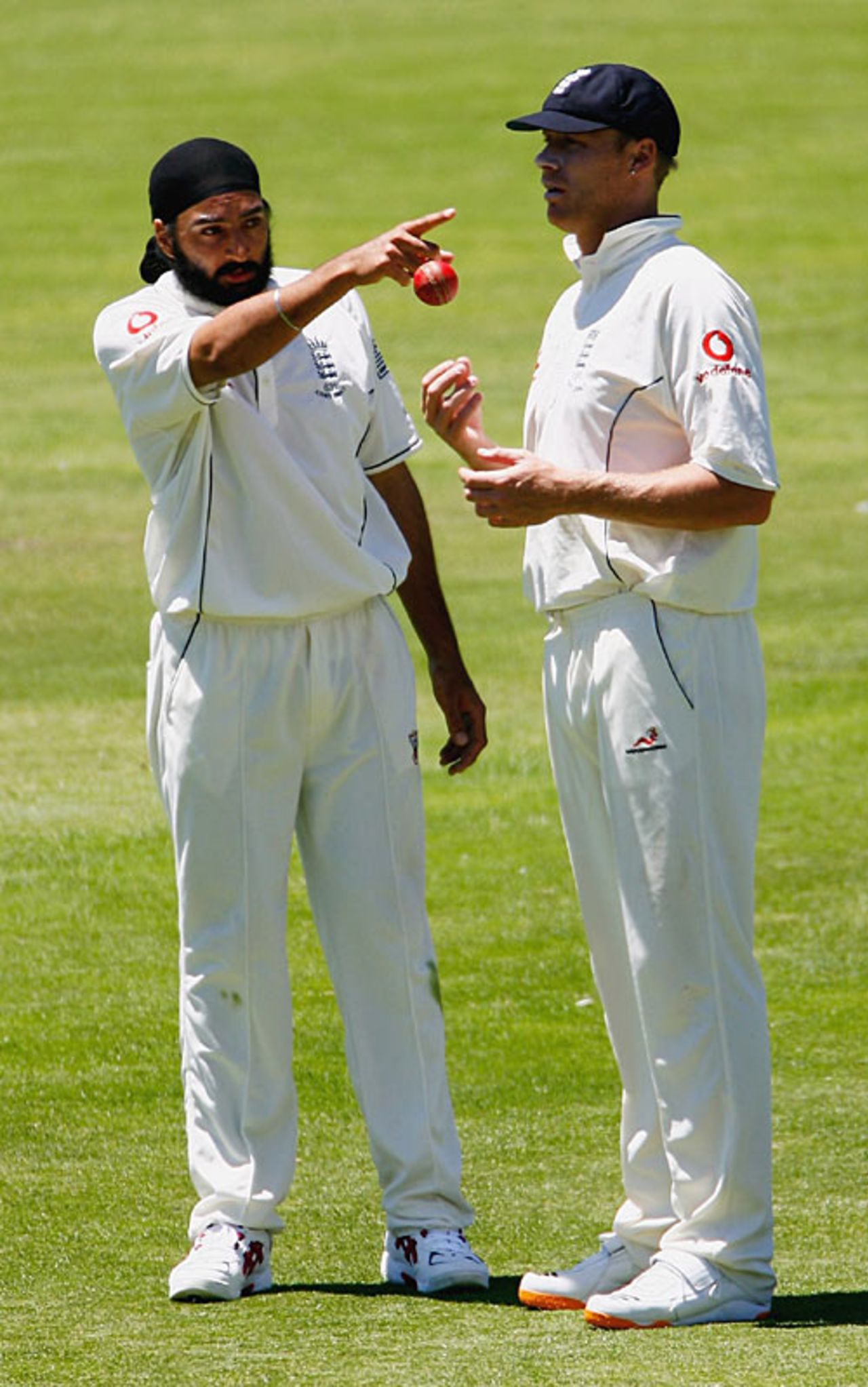 Monty Panesar and Andrew Flintoff discuss tactics. South Australia v England, Adelaide, November 17, 2006