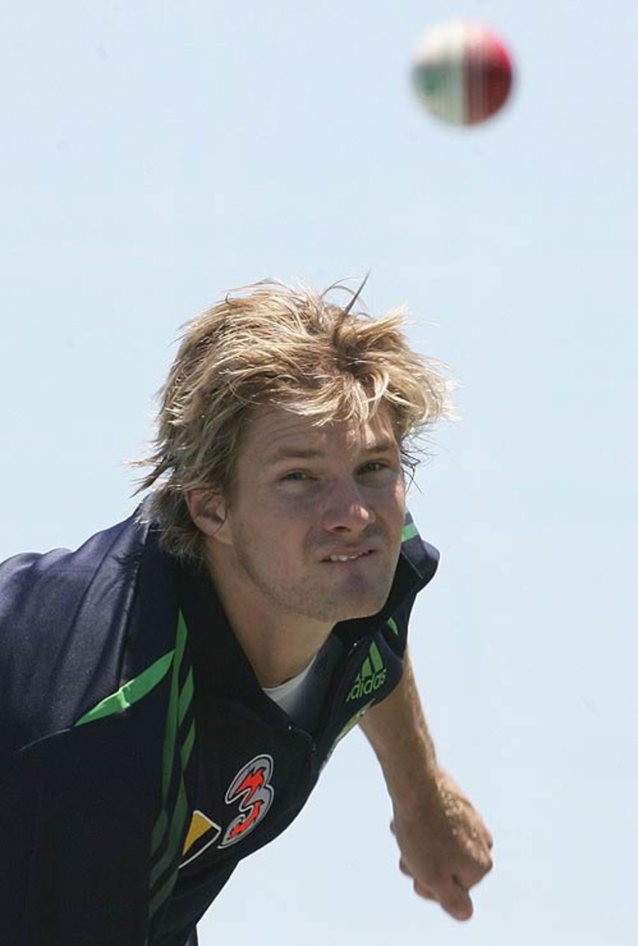 Shane Watson bowls during Australia's net session at Brisbane Grammar School, Brisbane, November 20, 2006