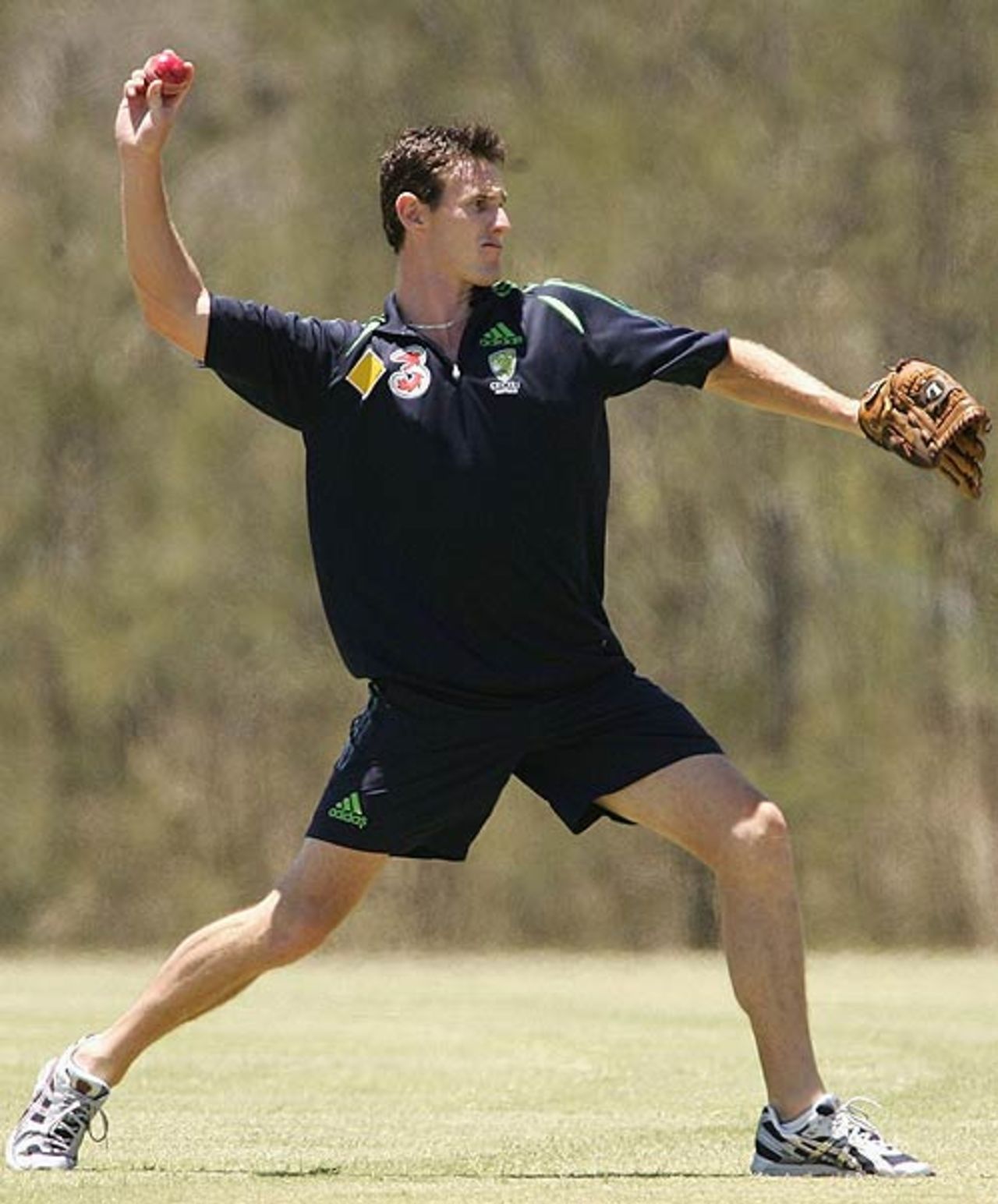 Shaun Tait practices throwing during Australia's net session at Brisbane Grammar School, Brisbane, November 20, 2006