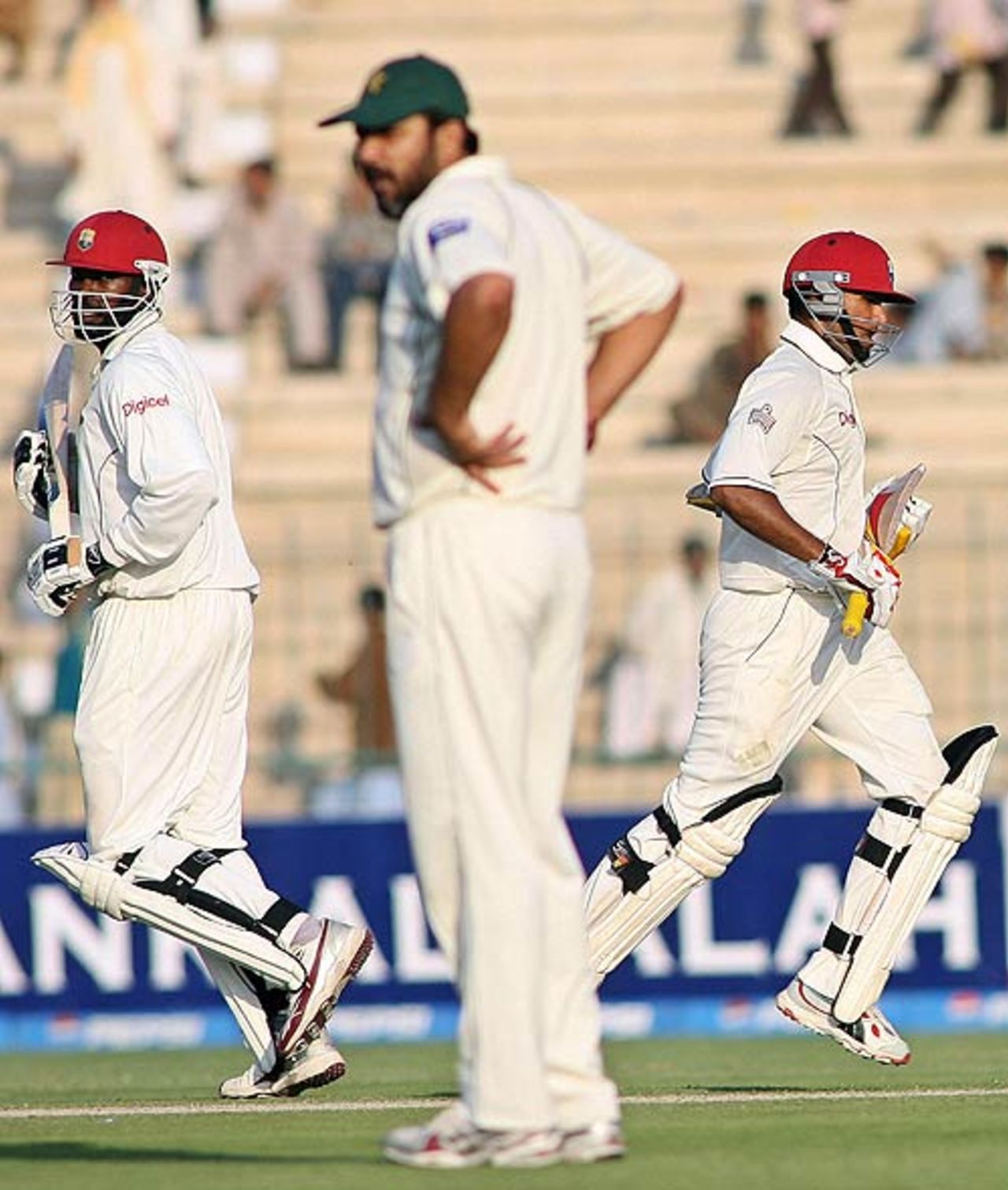 Inzamam-ul-Haq looks in vain as the West Indies openers pile on the runs, Pakistan v West Indies, 2nd Test, Multan, 2nd day, November 20, 2006