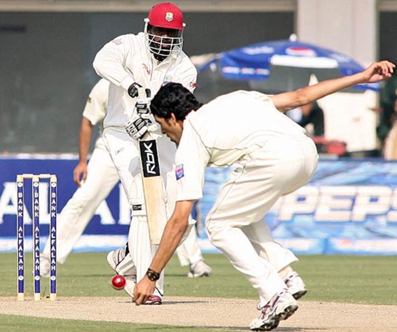 Umar Gul tries to stop the ball off Chris Gayle's drive, Pakistan v West Indies, 2nd Test, Multan, November 20, 2006