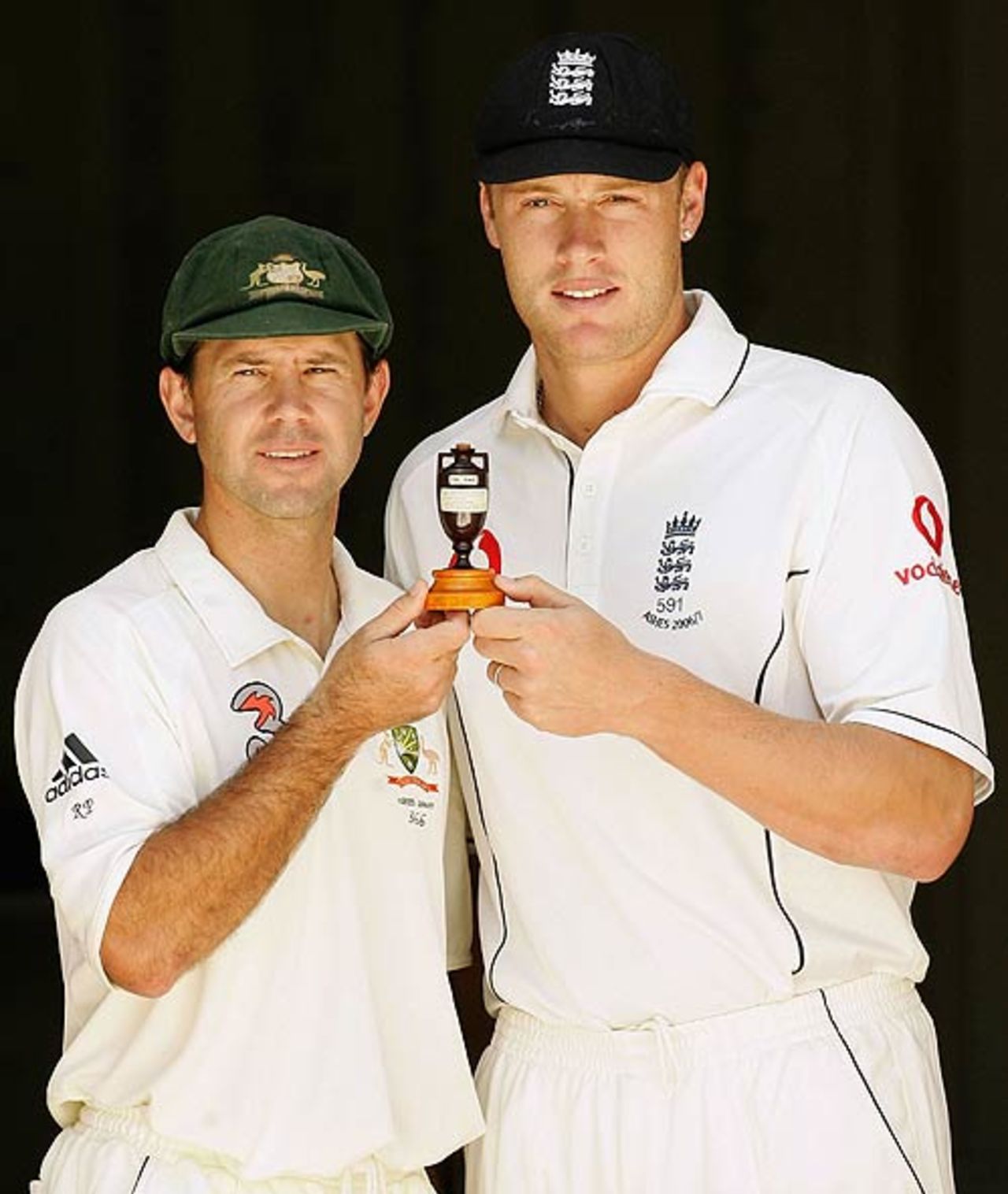 Ricky Ponting and Andrew Flintoff pose with a replica Ashes urn, Brisbane, November 22, 2006