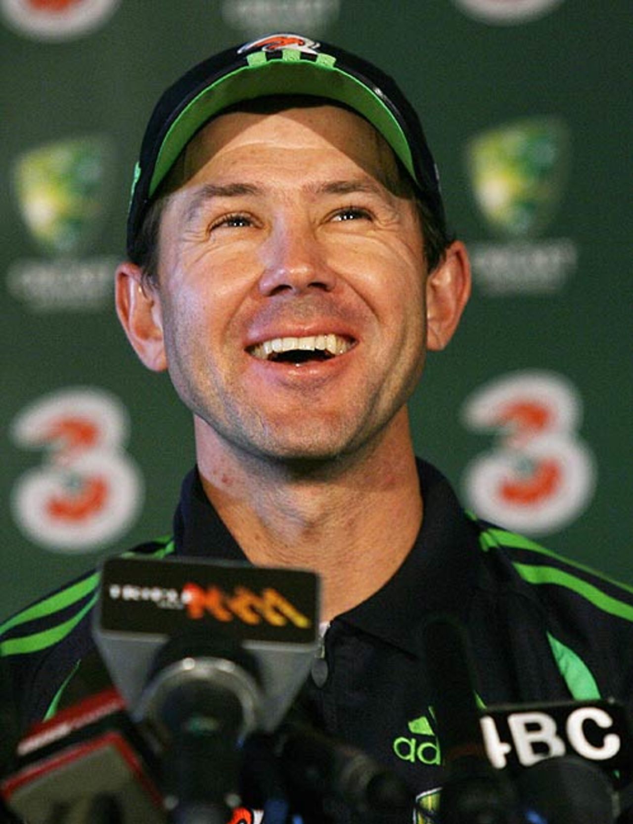 Ricky Ponting enjoys a lighter moment during a press conference on the eve of the first Ashes Test, Brisbane, November 22, 2006