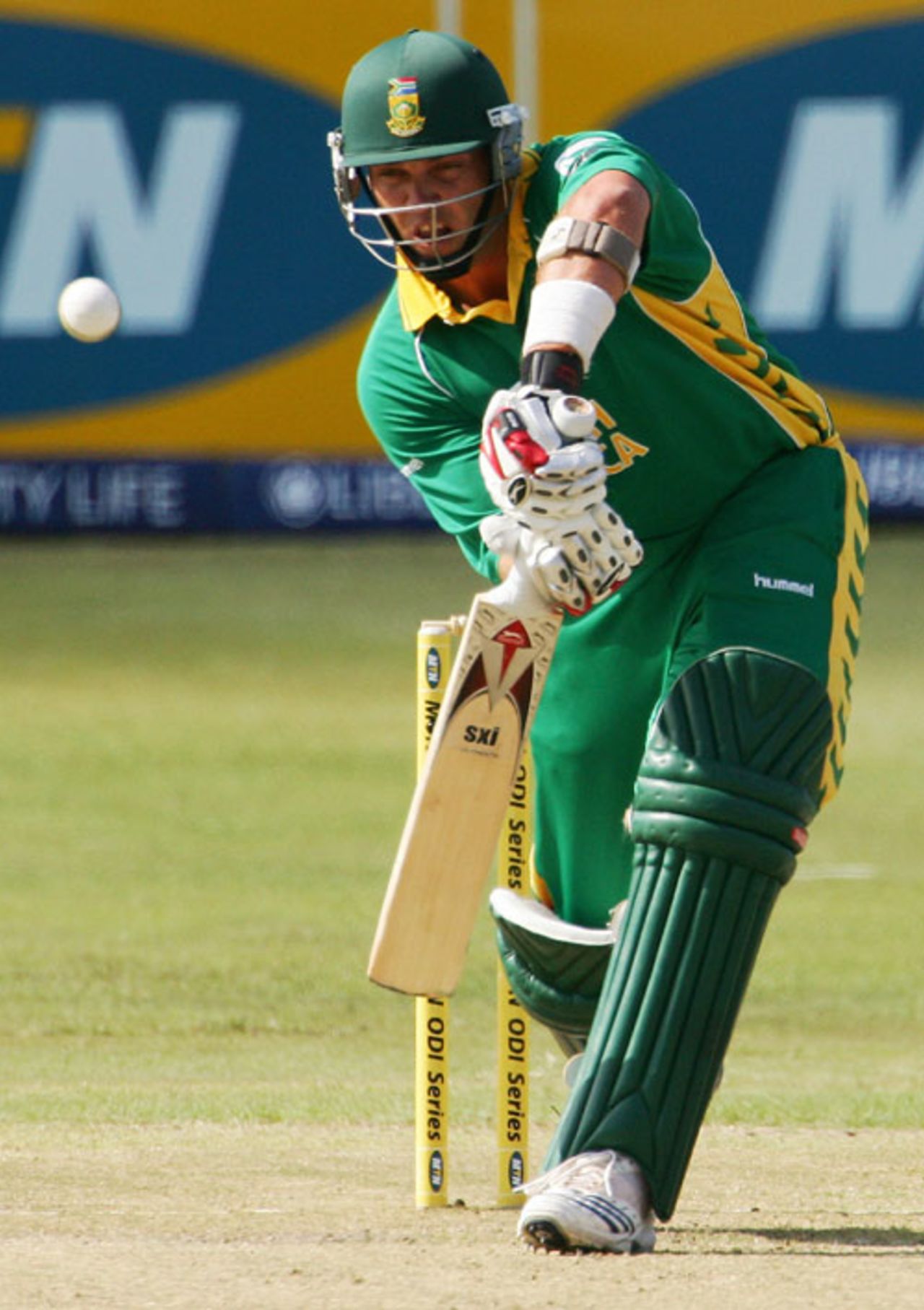 Jacques Kallis shows the bowler the makers name, South Africa v India, 2nd ODI, Durban, November 22, 2006