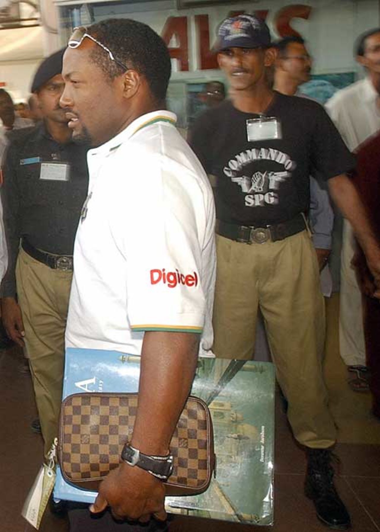 Brian Lara arrives in Karachi ahead of the final Test against Pakistan, Karachi, November 24, 2006