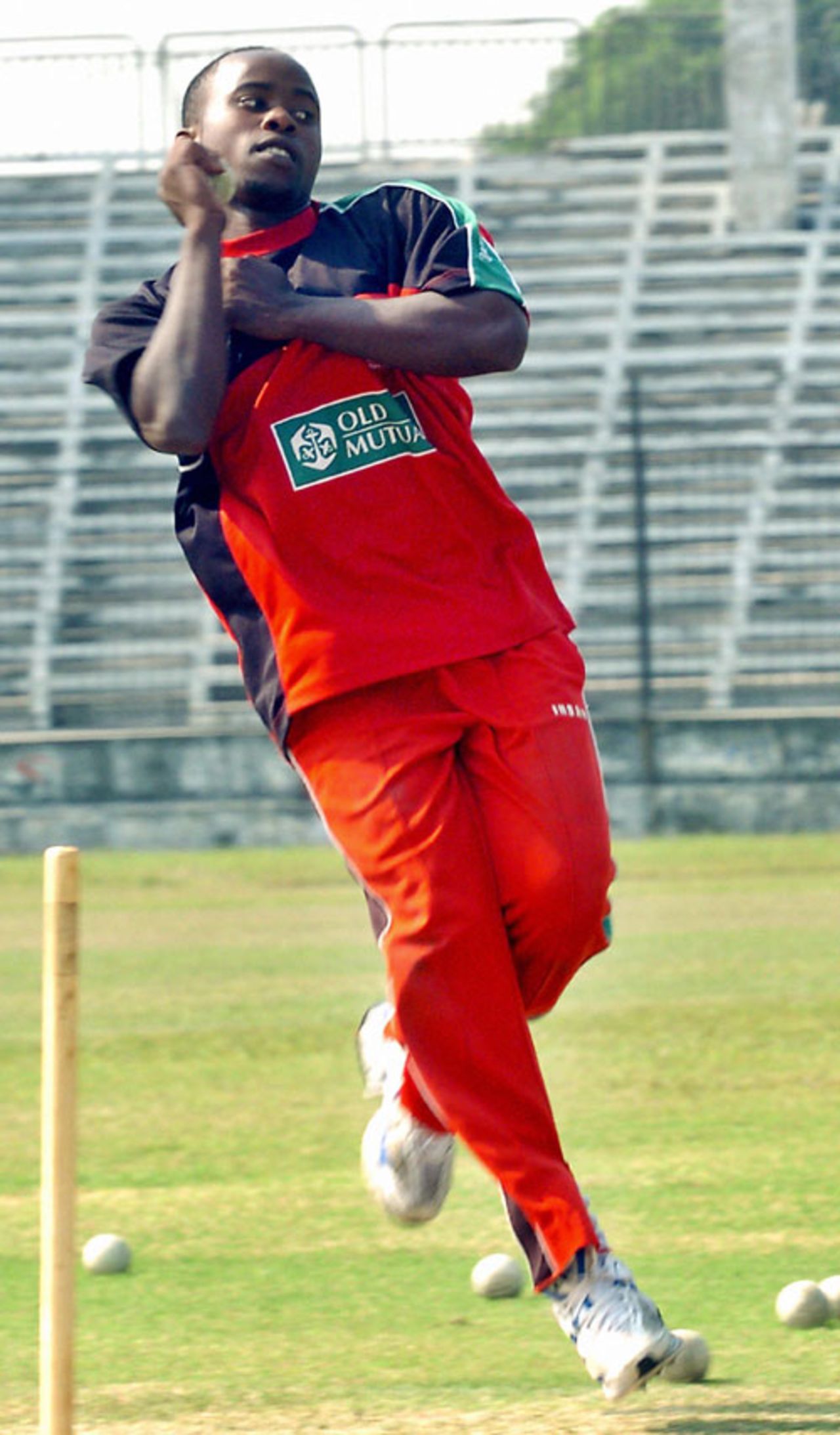 Prosper Utseya spins his magic in the nets, Dhaka, November 25, 2006