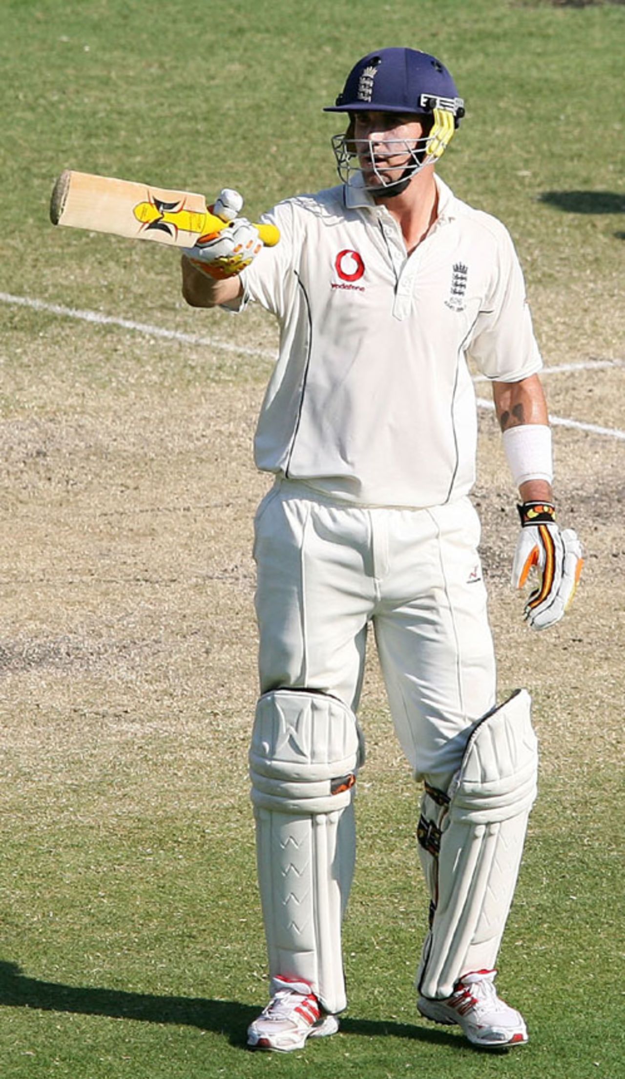 Kevin Pietersen takes the plaudits on reaching fifty, Australia v England, 1st Test, Brisbane, November 26, 2006
