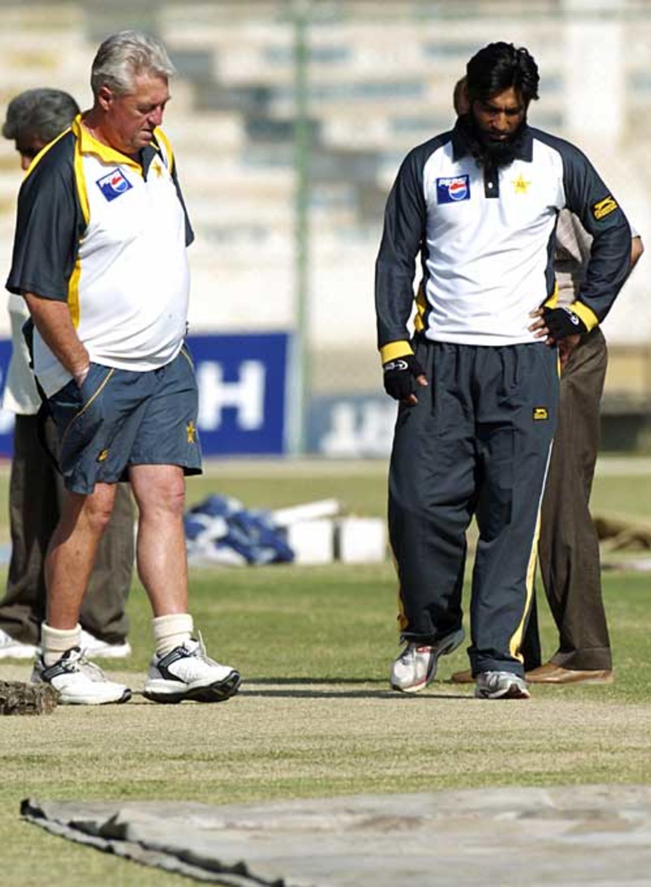 Bob Woolmer and Mohammad Yousuf take a look at the Karachi pitch, Karachi, November 26, 2006