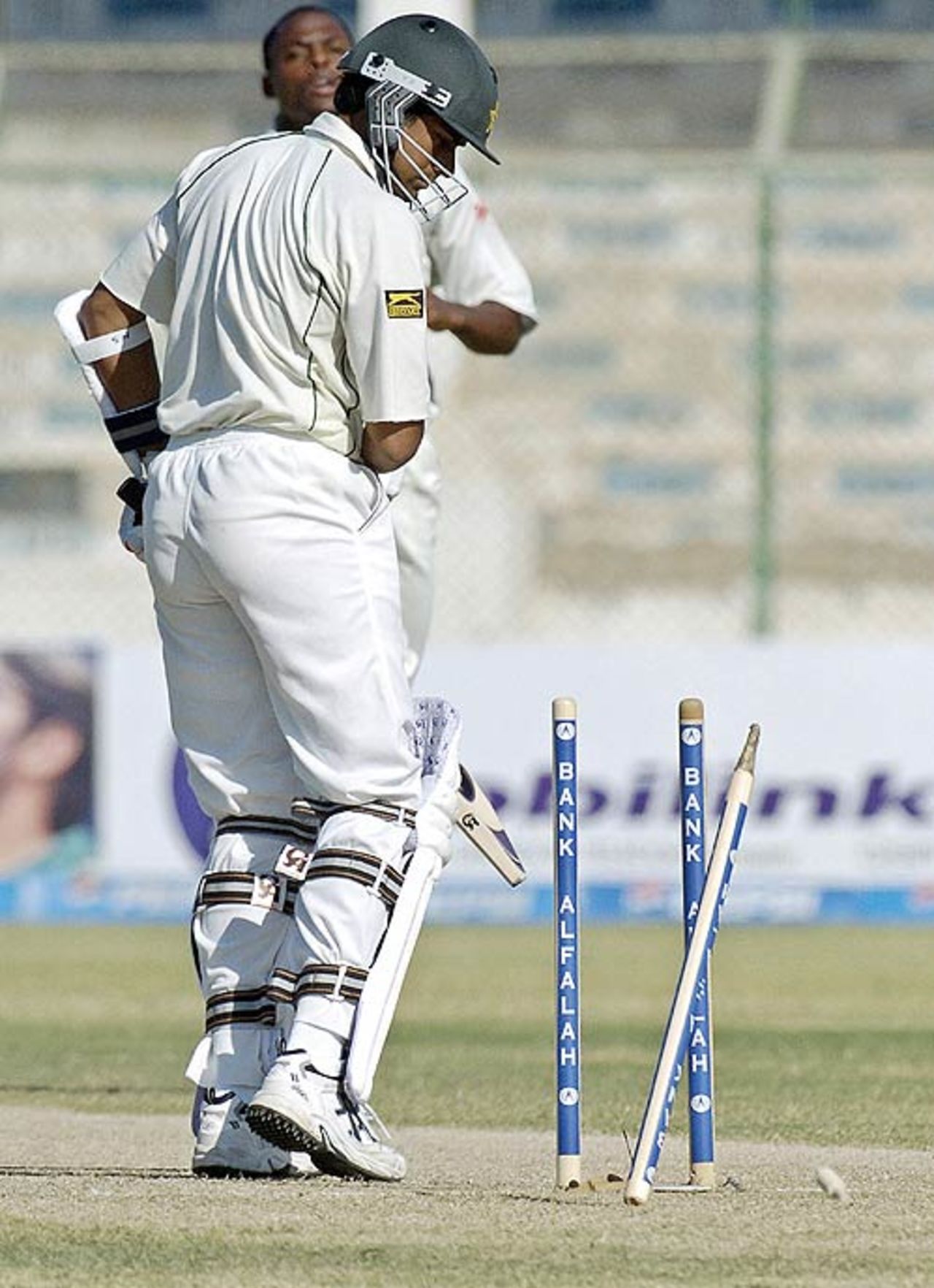 Daren Powell cleans up Shahid Nazir early, Pakistan v West Indies, 3rd Test, Karachi, 2nd day, November 28, 2006 