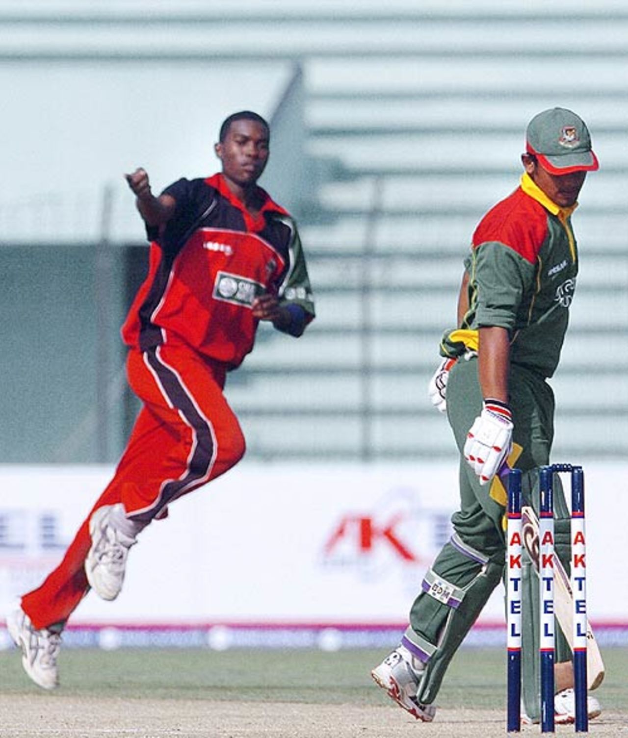 Elton Chigumbura sent off Shahriar Nafees after a brisk 25, Only Twenty20 International: Bangladesh v Zimbabwe, Khulna, November 28, 2006