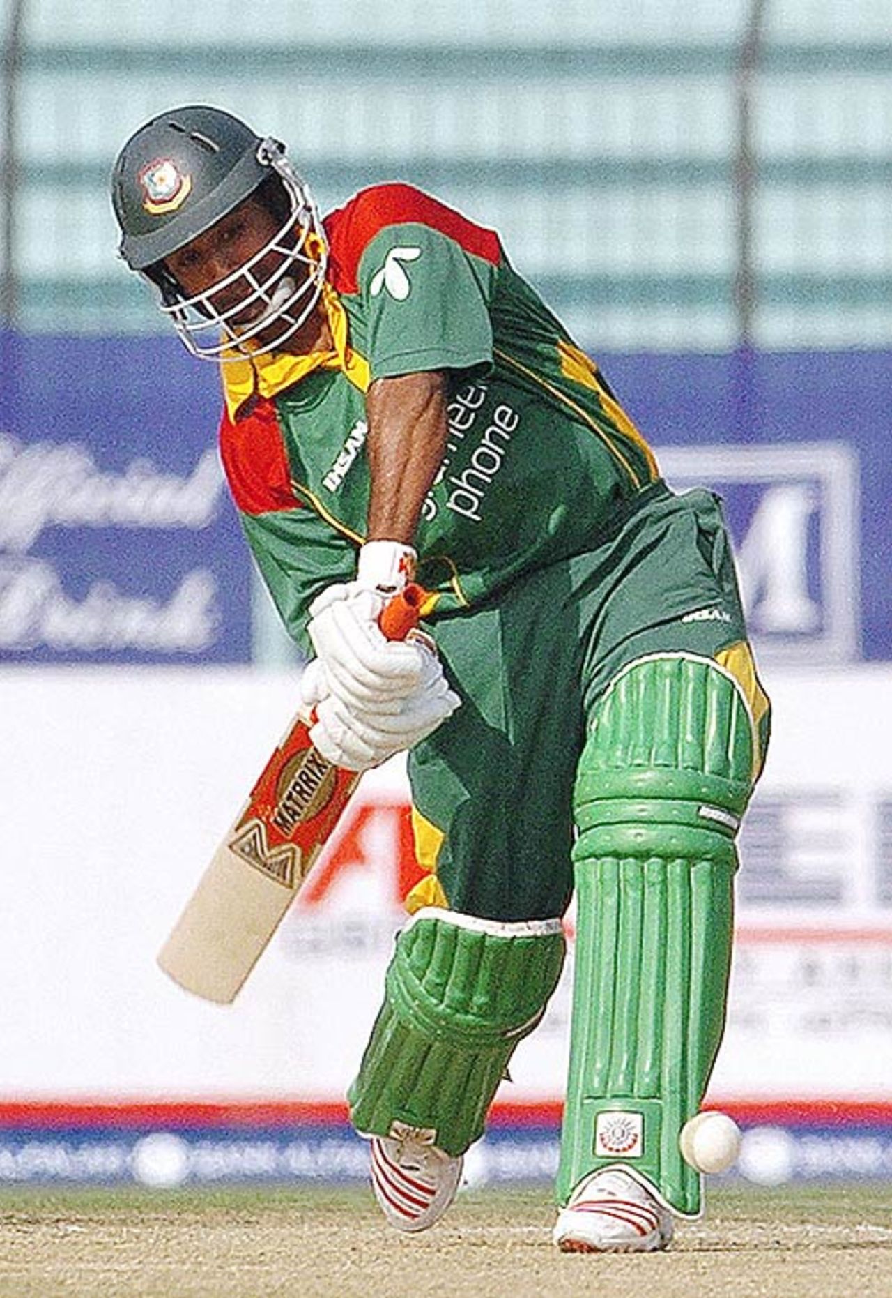 Aftab Ahmed hits out in Bangladesh's first Twenty20 international, Only Twenty20 International: Bangladesh v Zimbabwe, Khulna, November 28, 2006