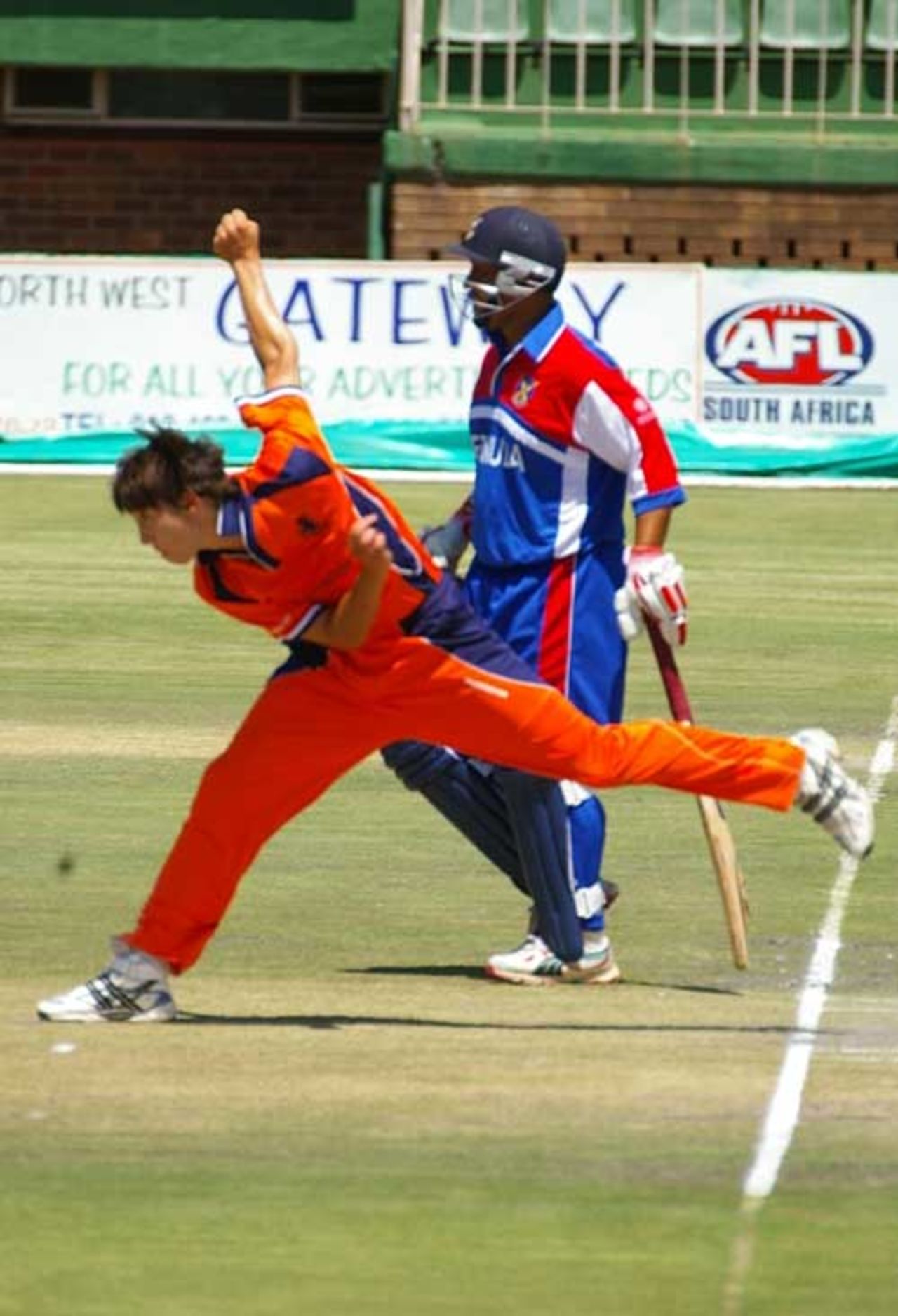 Mark Jonkman took two early wickets for Netherlands to put Bermuda on the back foot, Netherlands v Bermuda, Tri-series, Potchefstroom, November 29, 2006