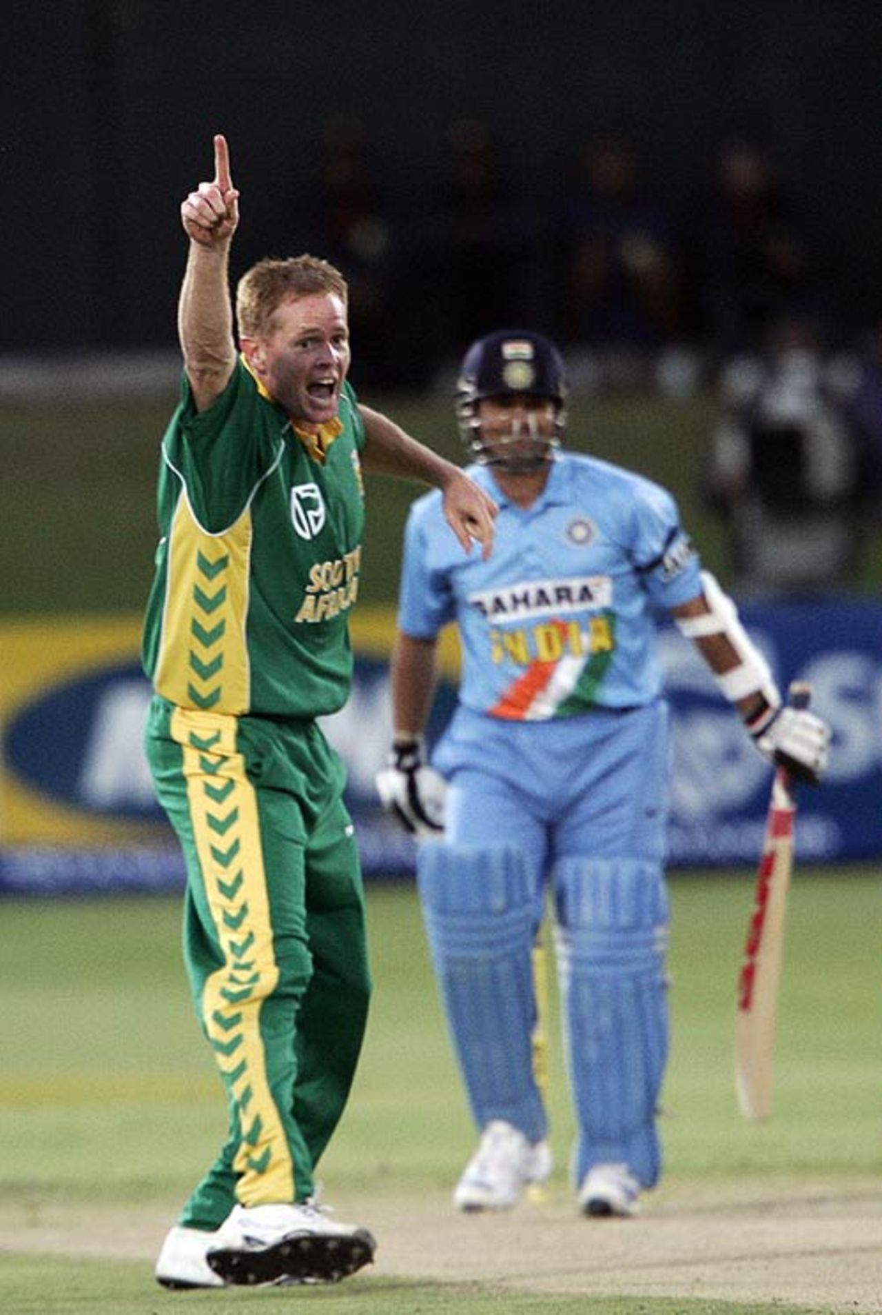 Shaun Pollock celebrates Sachin Tendulkar's wicket for the ninth time in ODIs, South Africa v India, 4th ODI, Port Elizabeth, November 29, 2006