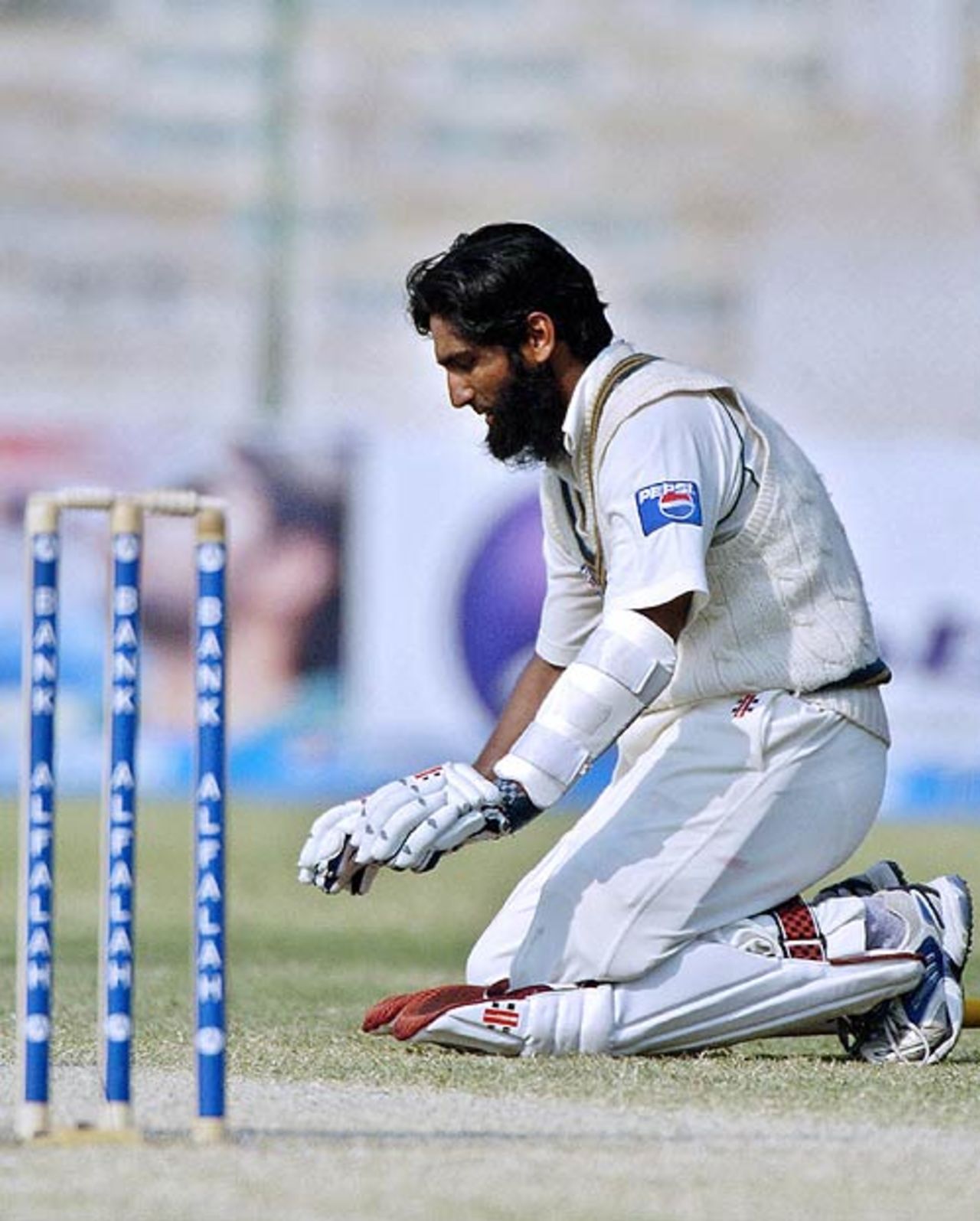 Mohammad Yousuf goes down to the turf after crossing his second hundred in the match, Pakistan v West Indies, 4th day, 3rd Test, karachi, November 30, 2006