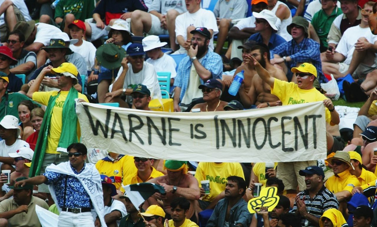 The crowd show their support for Shane Warne, Australia v Pakistan, ICC Cricket World Cup, February 11, 2003