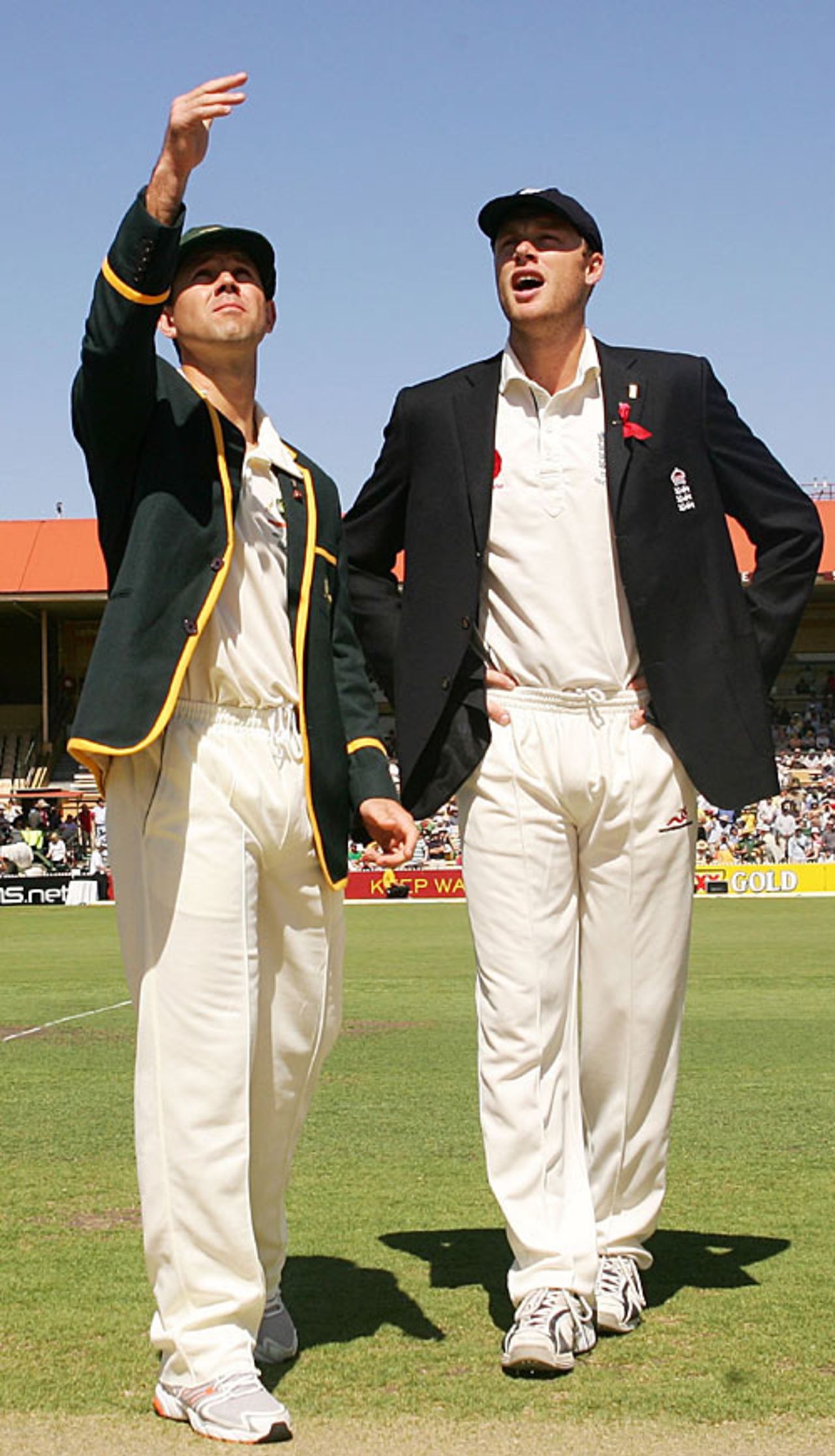Ricky Ponting tosses...Andrew Flintoff calls, correctly, Australia v England, 2nd Test, Adelaide, December 1, 2006