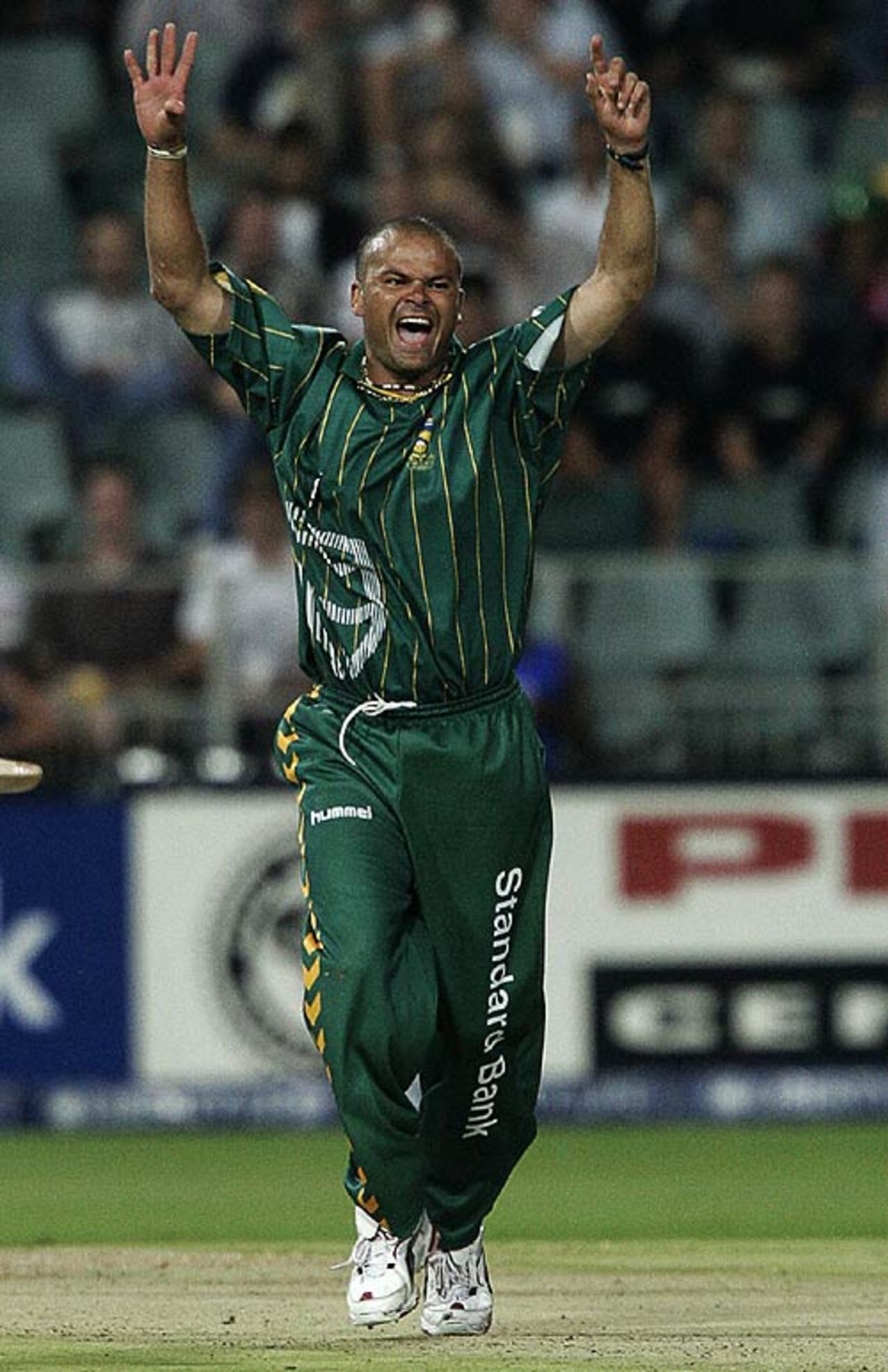 Charl Langeveldt took 2 for 20 off four overs, South Africa v India, Pro20, Johannesburg, December 1, 2006