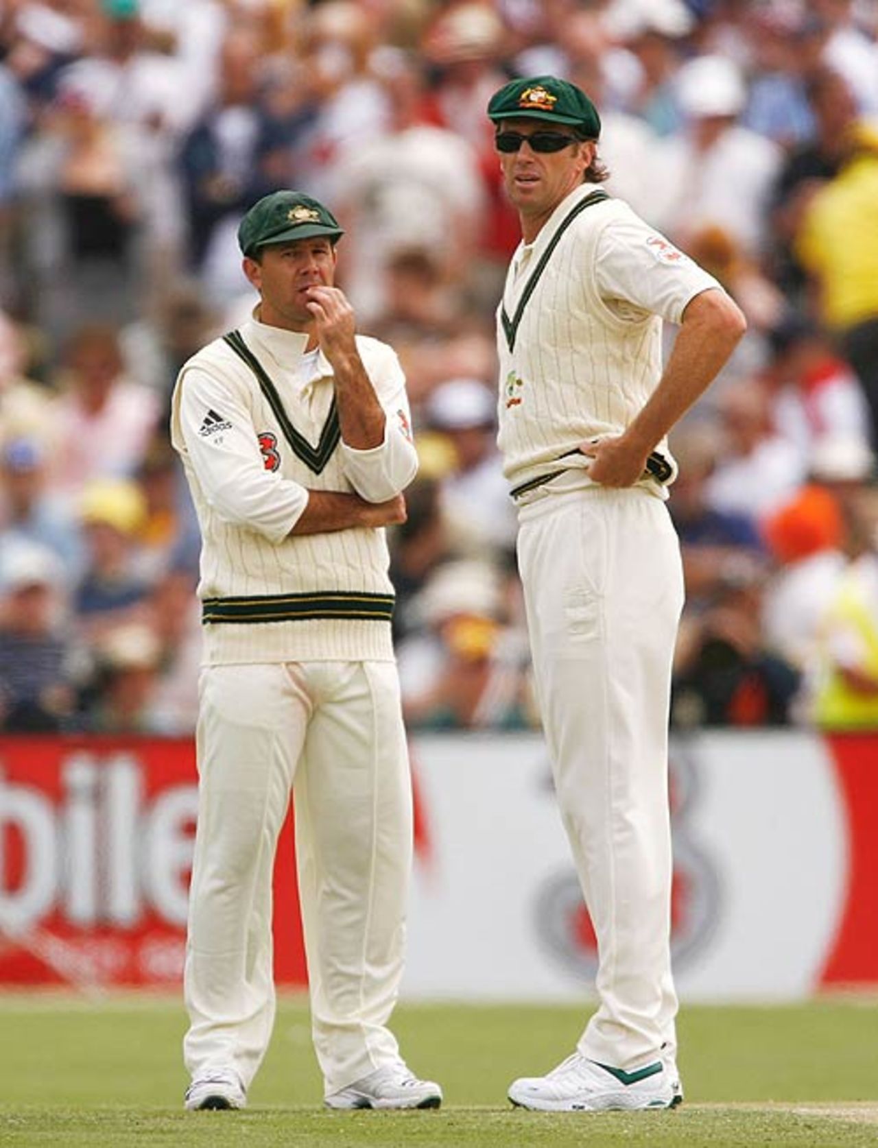 Ricky Ponting and Glenn McGrath look for answers to England's batting dominance, Australia v England, 2nd Test, Adelaide, December 2, 2006