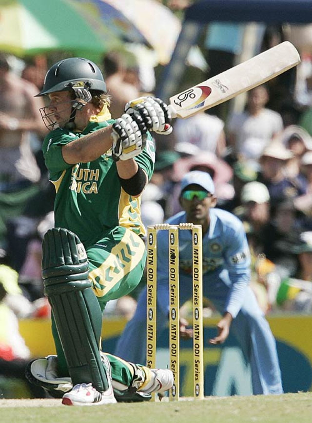 AB de Villiers got South Africa's reply off in scorching style, South Africa v India, 5th ODI, Centurion, December 3, 2006
