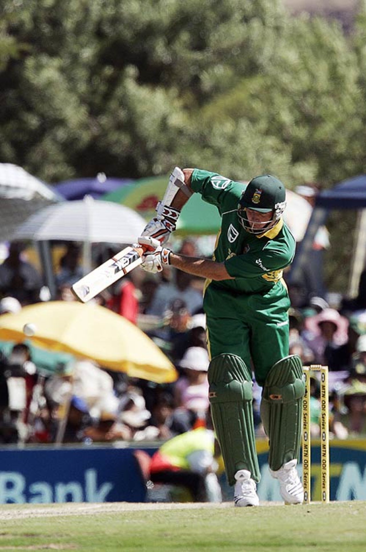 Graeme Smith raced to his first fifty of the series, South Africa v India, 5th ODI, Centurion, December 3, 2006