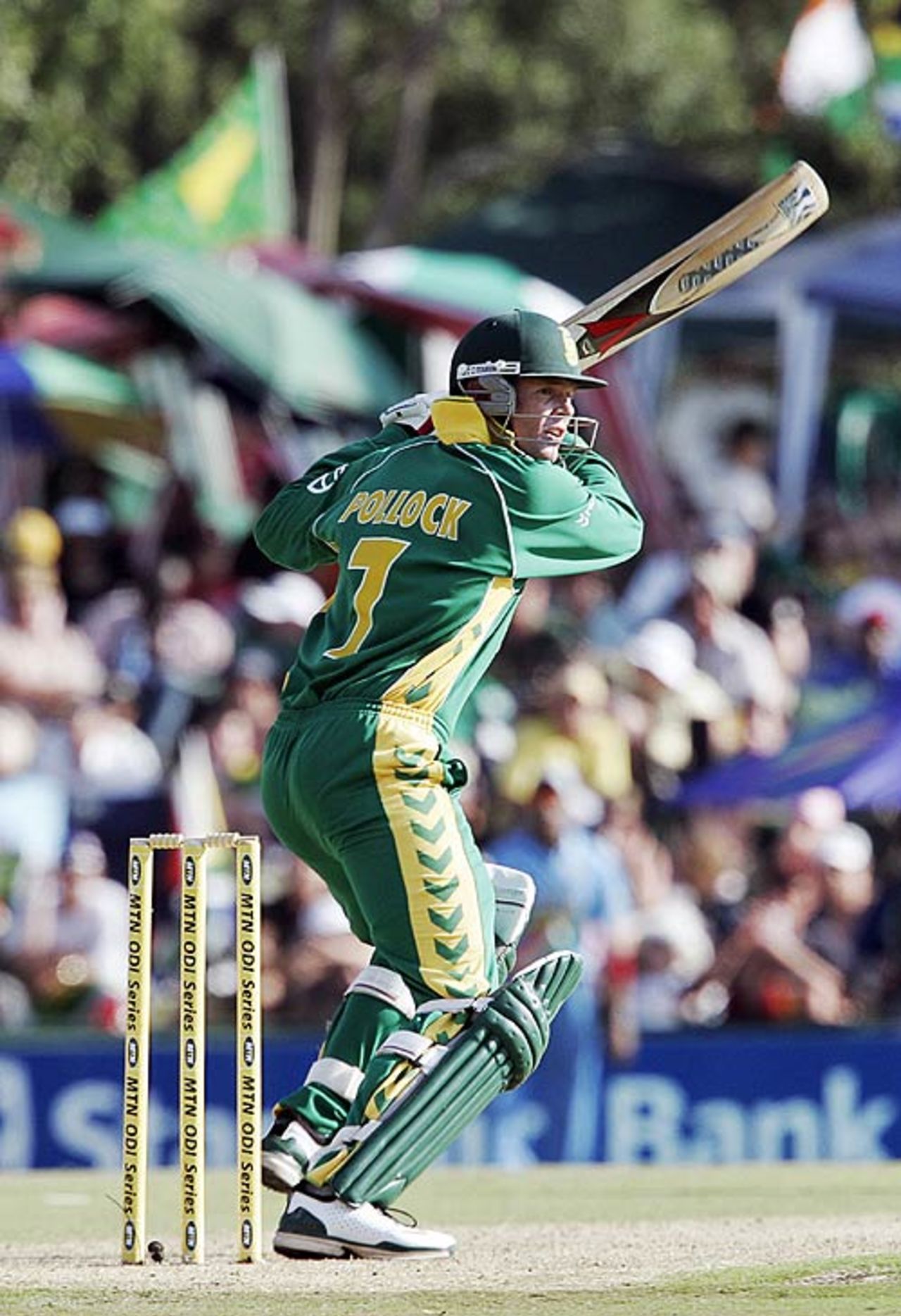Shaun Pollock came in at No.3 and smashed 16 from 10 balls, South Africa v India, 5th ODI, Centurion, December 3, 2006
