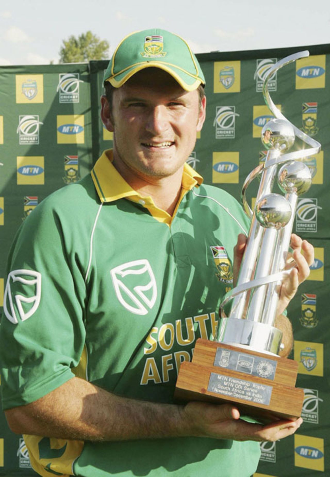 Graeme Smith with the series trophy after a 4-0 whitewash, South Africa v India, 5th ODI, Centurion, December 3, 2006